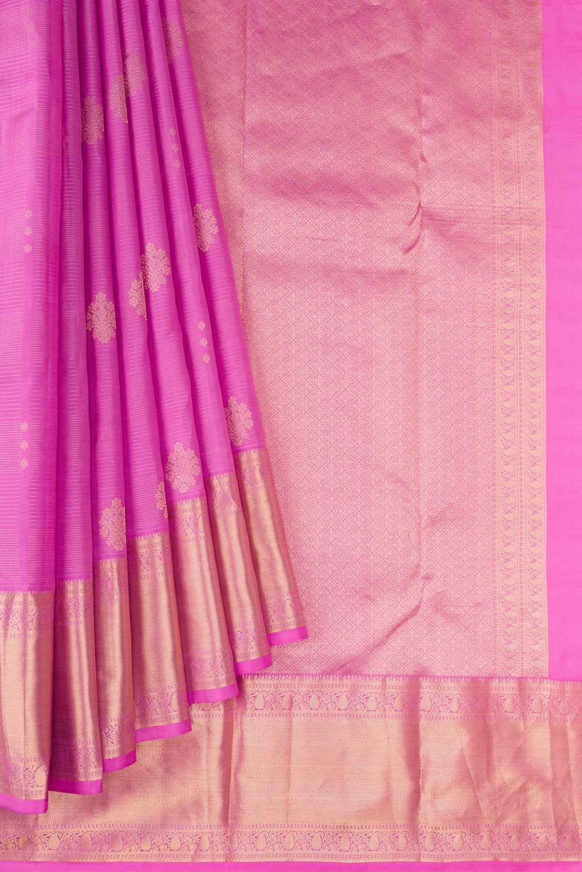 Pleats and pallu of Lavender Dual Tone Kanjivaram Silk Saree with Zari Butta on the body and Zari Border. 