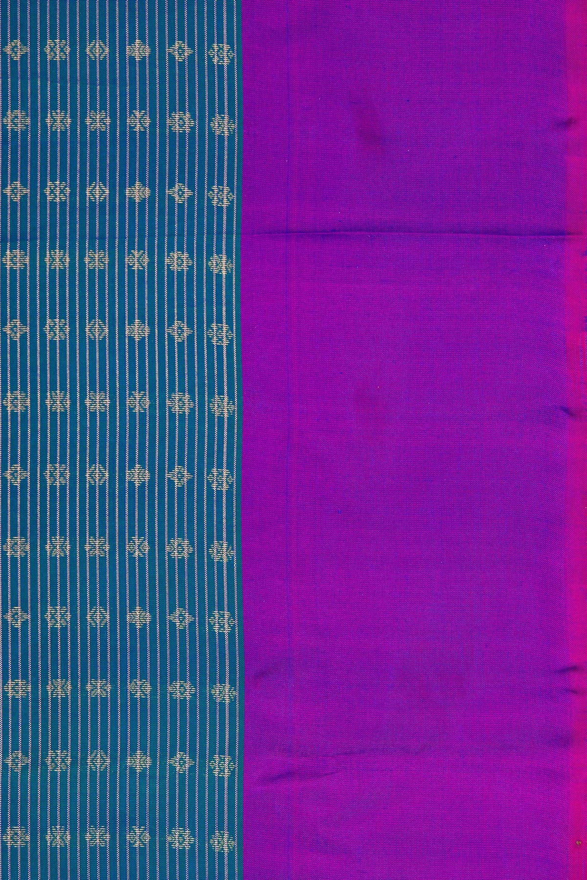 Border image of Peacock Blue Dual Tone Kanchipuram Silk Saree with Stripes on the body and Plain Border. 