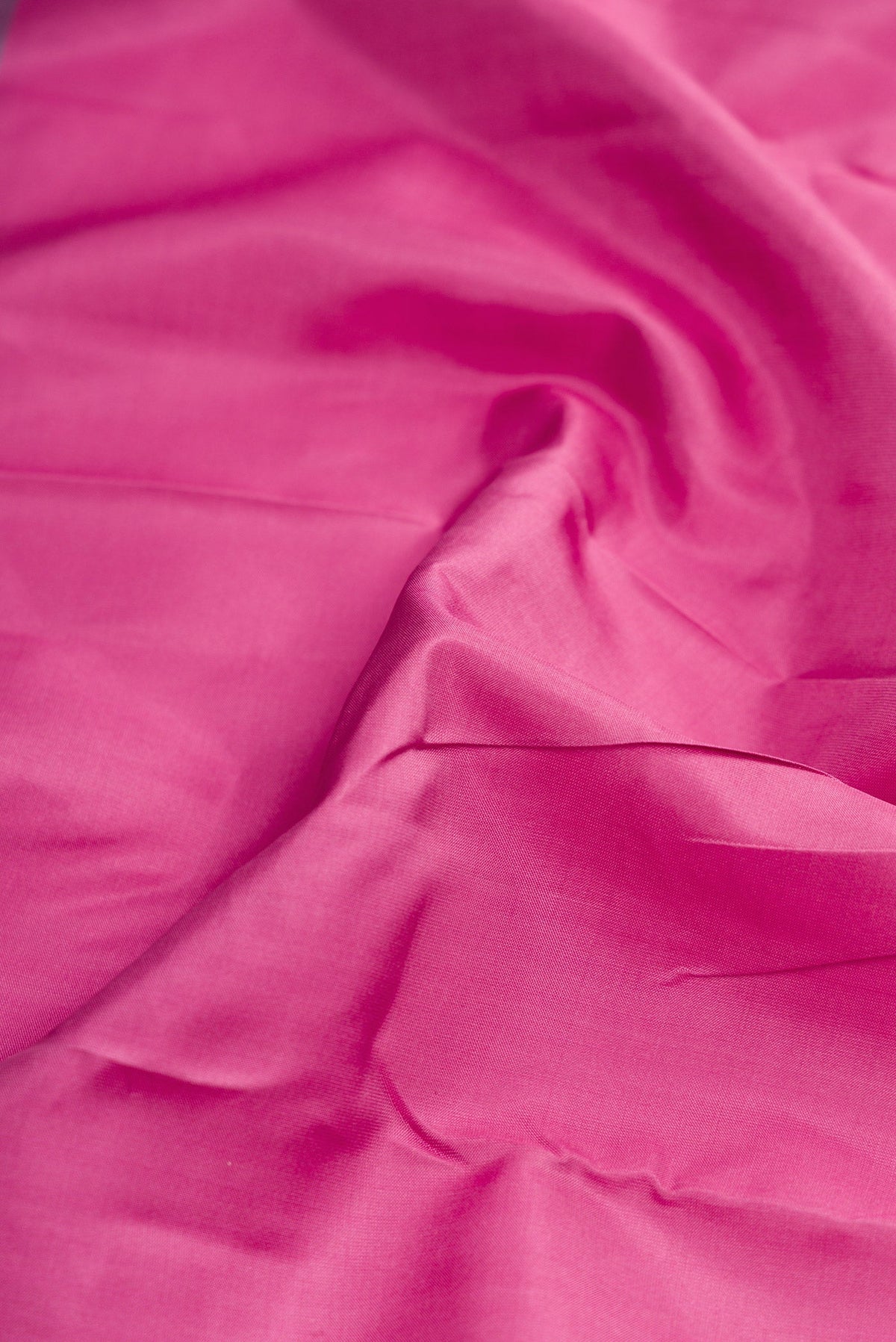 Close up of Pink Dual Tone Kanchipuram Silk Saree with Plain Body and Fancy Border.  displaying folds