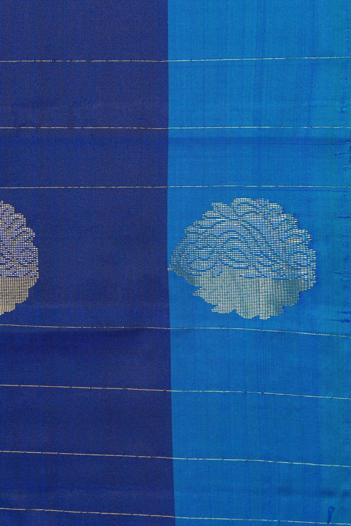 Border image of Navy Blue Dual Tone Kanchipuram Silk Saree with Stripes on the body and Fancy Border. 
