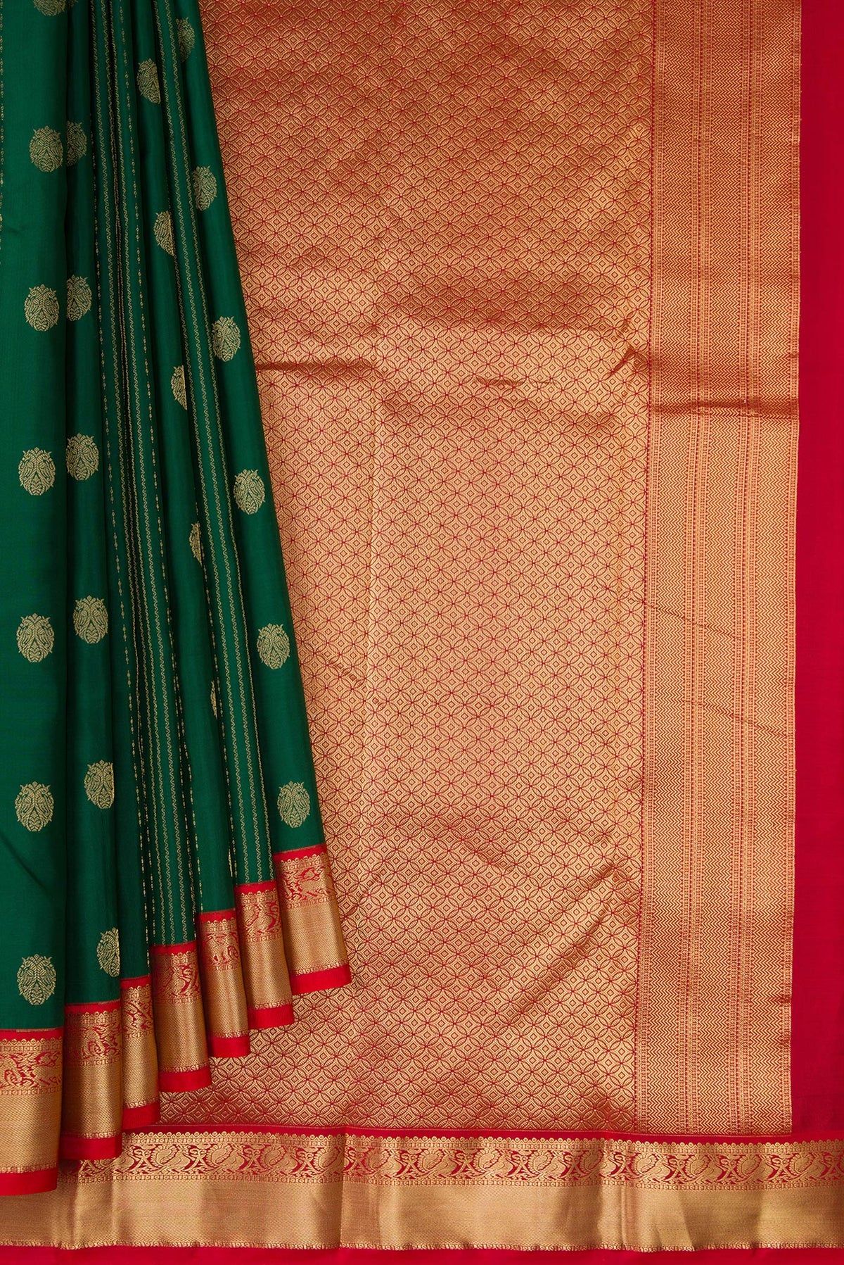 Pleats and pallu of Green Dual Tone Kanchipuram Silk Saree with Stripes on the body and Zari Border. 