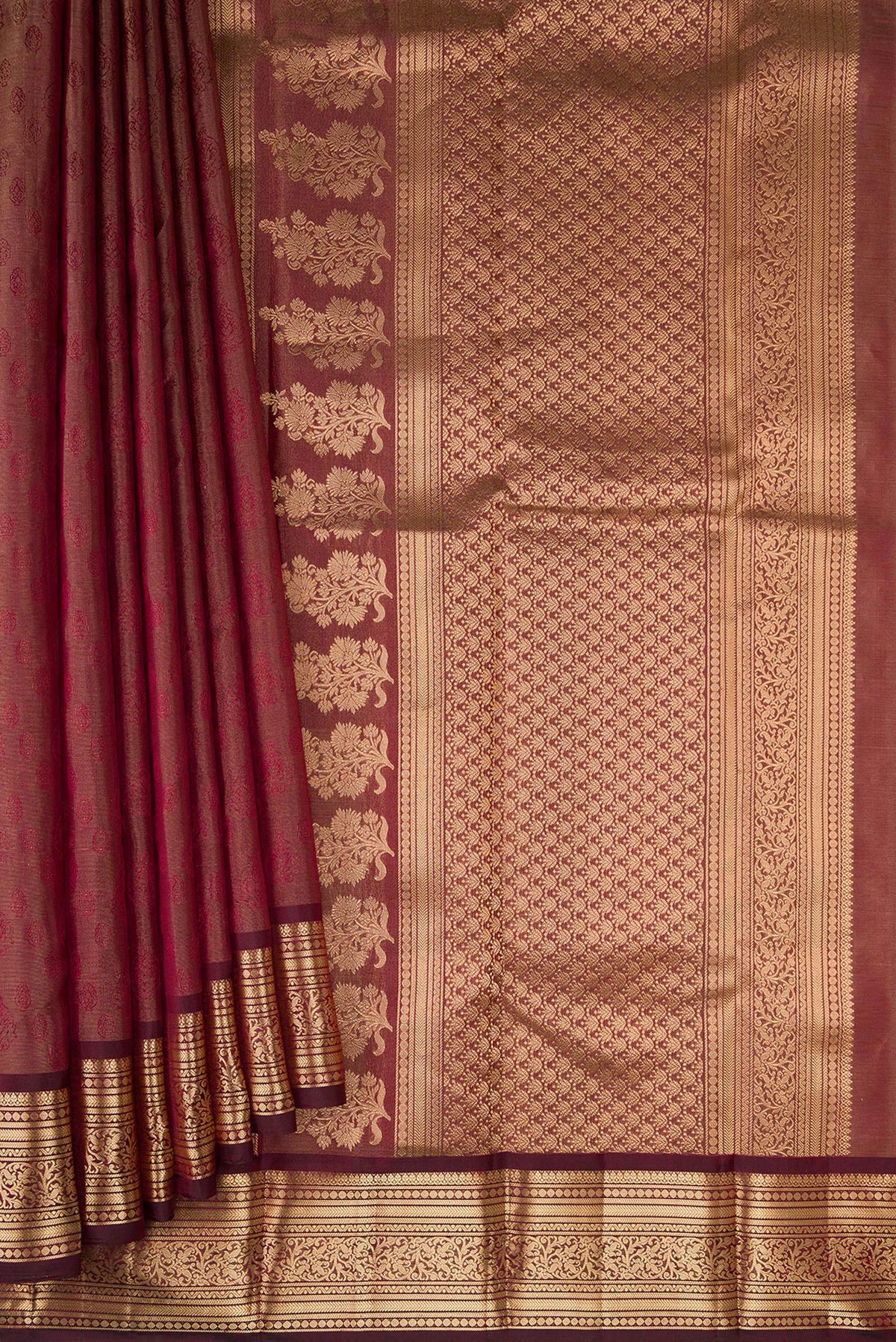 Pleats and pallu of Maroon Dual Tone Kanchipuram Tissue Silk Saree with Zari Brocade on the body and Zari Border. 