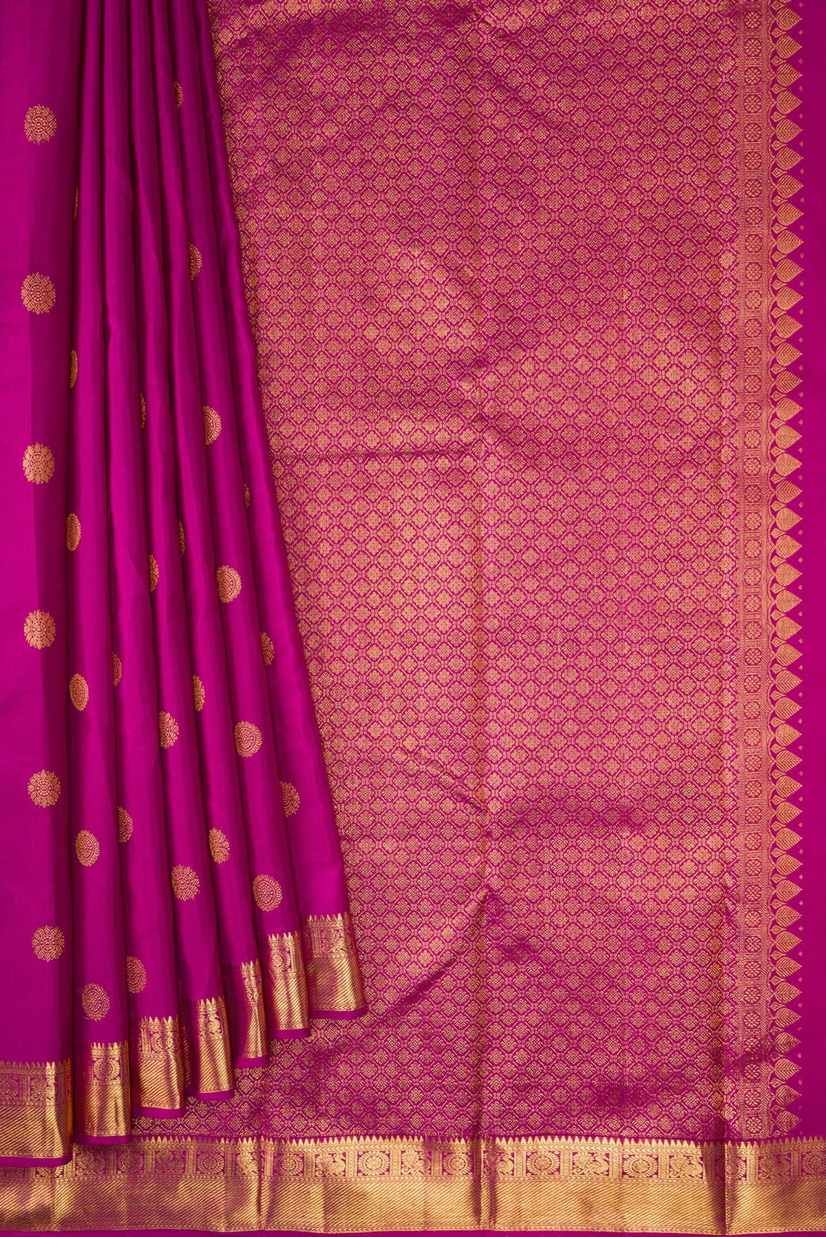 Pleats and pallu of Purple Dual Tone Kanjivaram Silk Saree with Zari Butta on the body and Zari Border. 