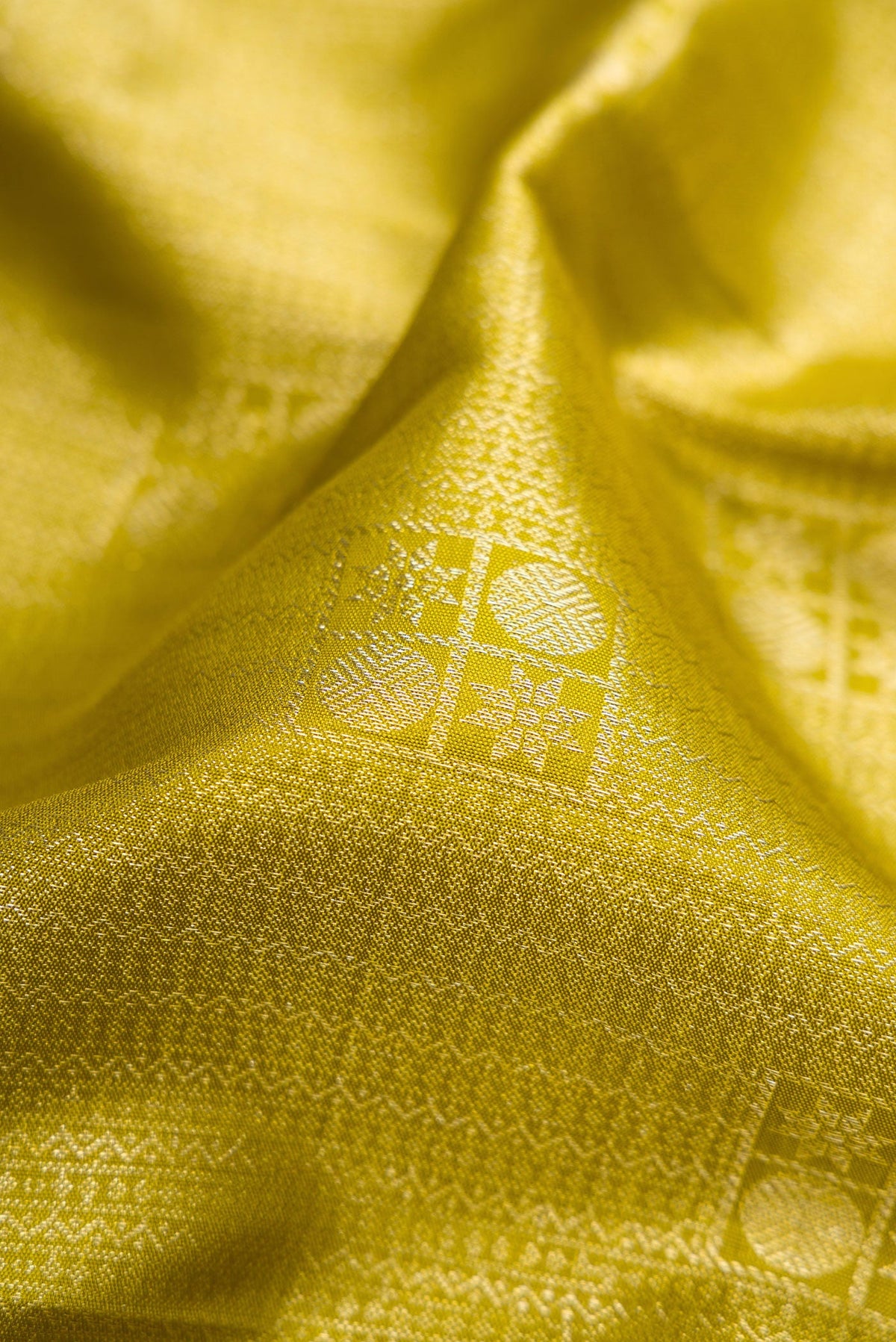 Close up of Mehandi Green Dual Tone Kanchipuram Silk Saree with Zari Brocade on the body and Zari Border.  displaying folds