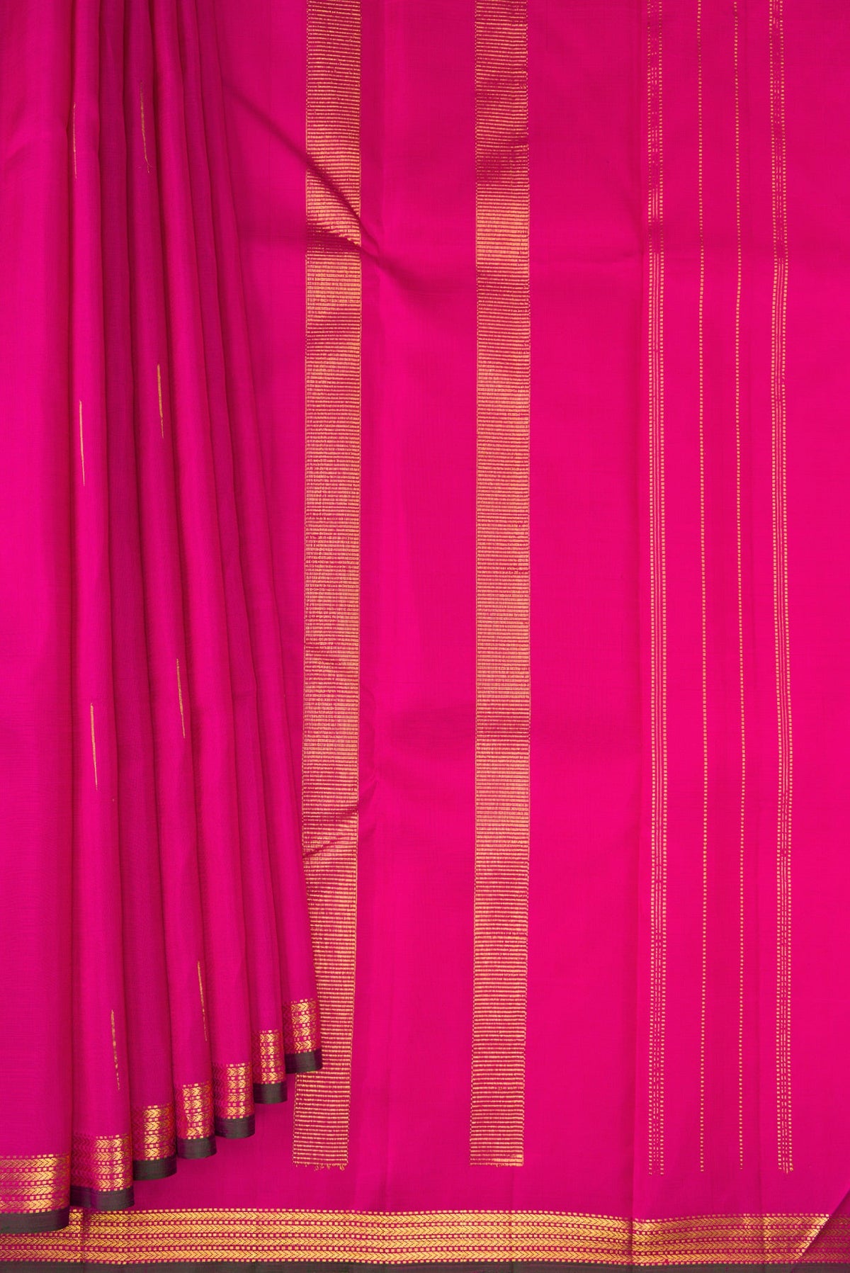 Pleats and pallu of Pink Kanchipuram Silk Saree with Zari Butta on the body and Zari Border. 