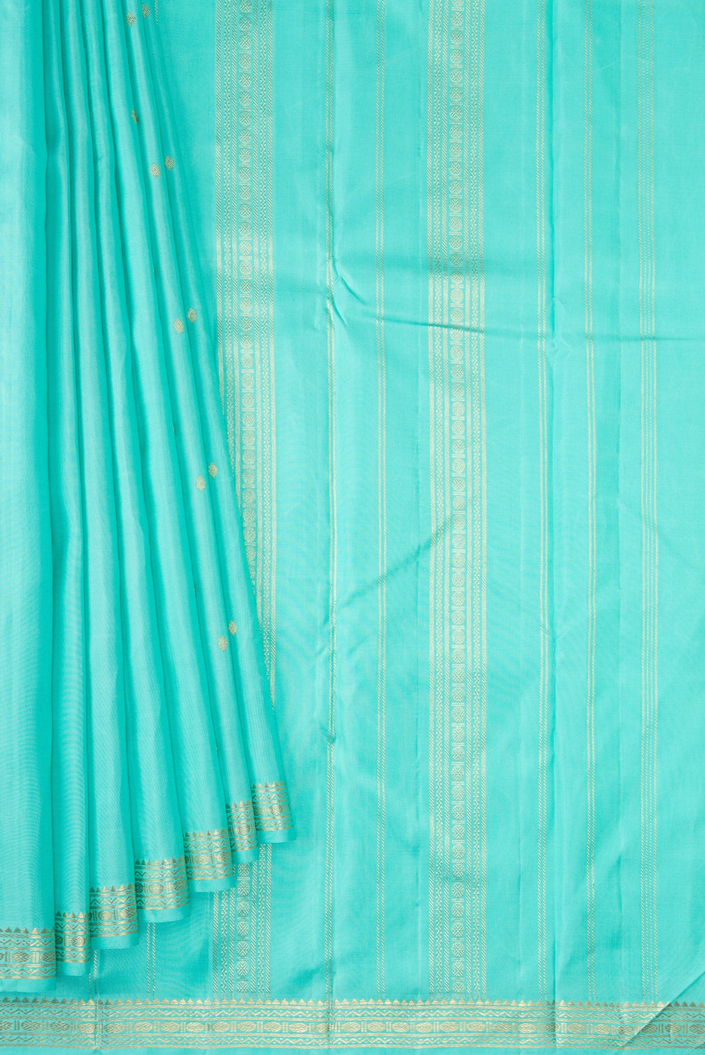 Pleats and pallu of Sky Blue Dual Tone Kanchipuram Silk Saree with Zari Butta on the body and Zari Border. 