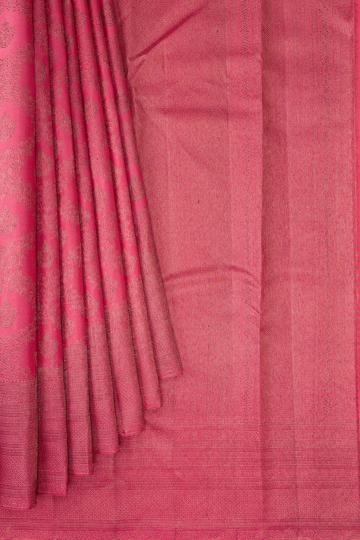 Pleats and pallu of Pink Dual Tone Kanjivaram Silk Saree with Jacquard design on the body and Fancy Border. 