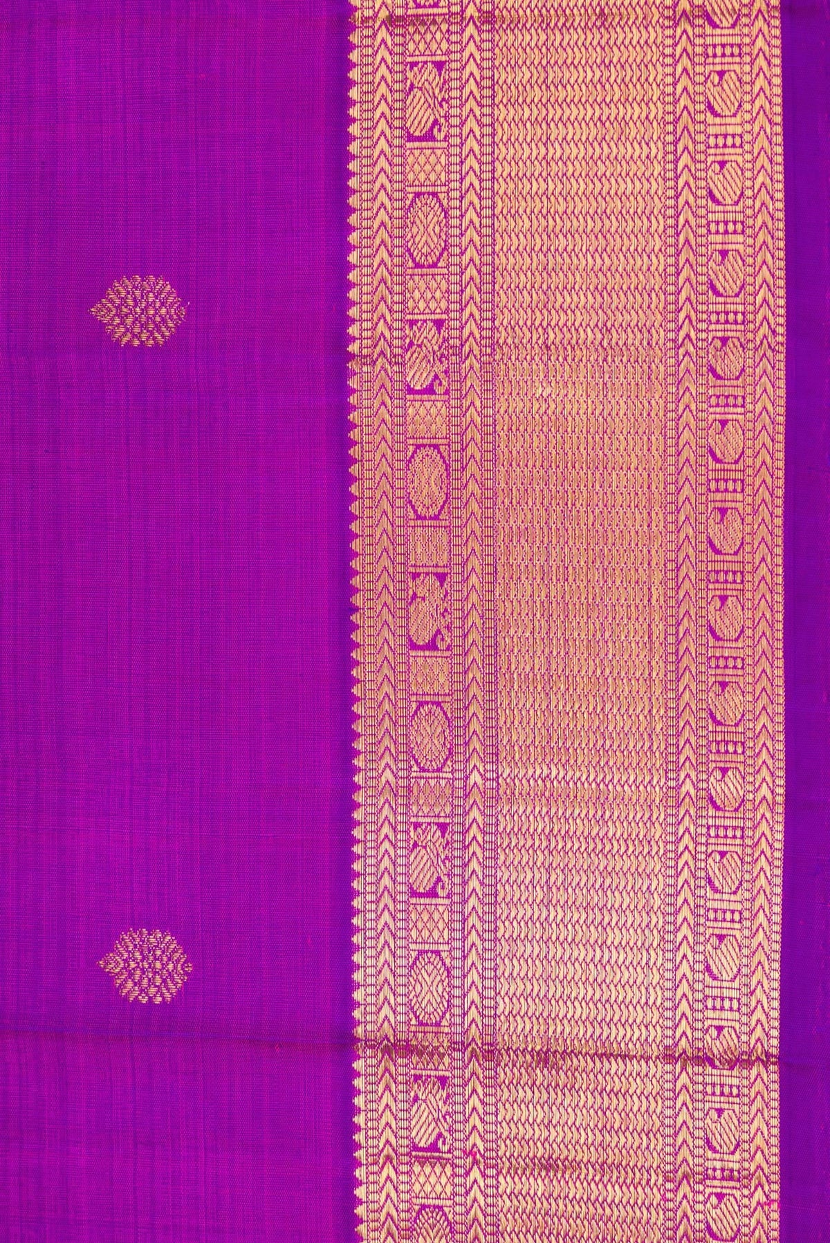 Border image of Pure Silk Pure Zari Magenta Dual Tone Kanjivaram Saree with Zari Butta on the body and Zari Border. 
