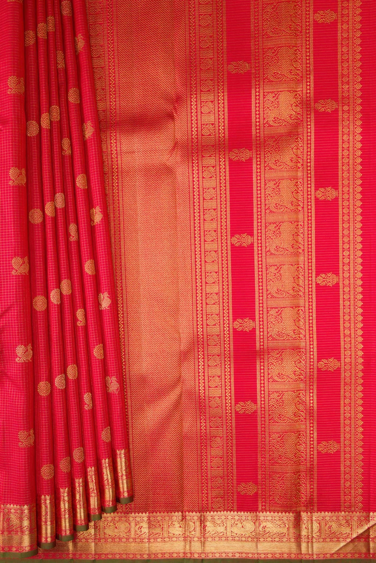 Pleats and pallu of Pure Silk Pure Zari Dark Pink Dual Tone Kanjivaram Saree with Checked design on the body and Zari Border. 