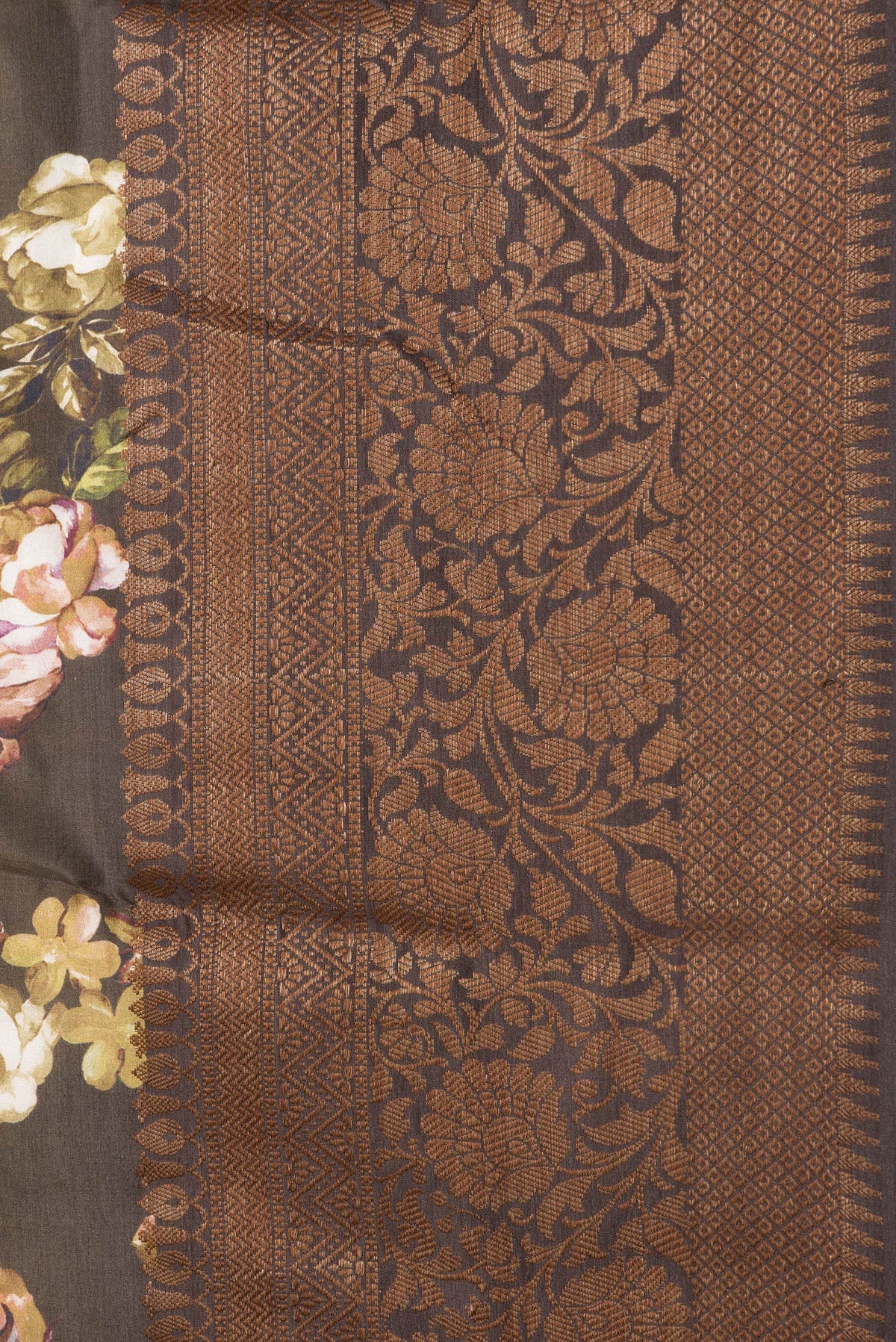 Border image of Mehandi Green Dual Tone Tussar Silk Saree with Printed design on the body and Zari Border. 