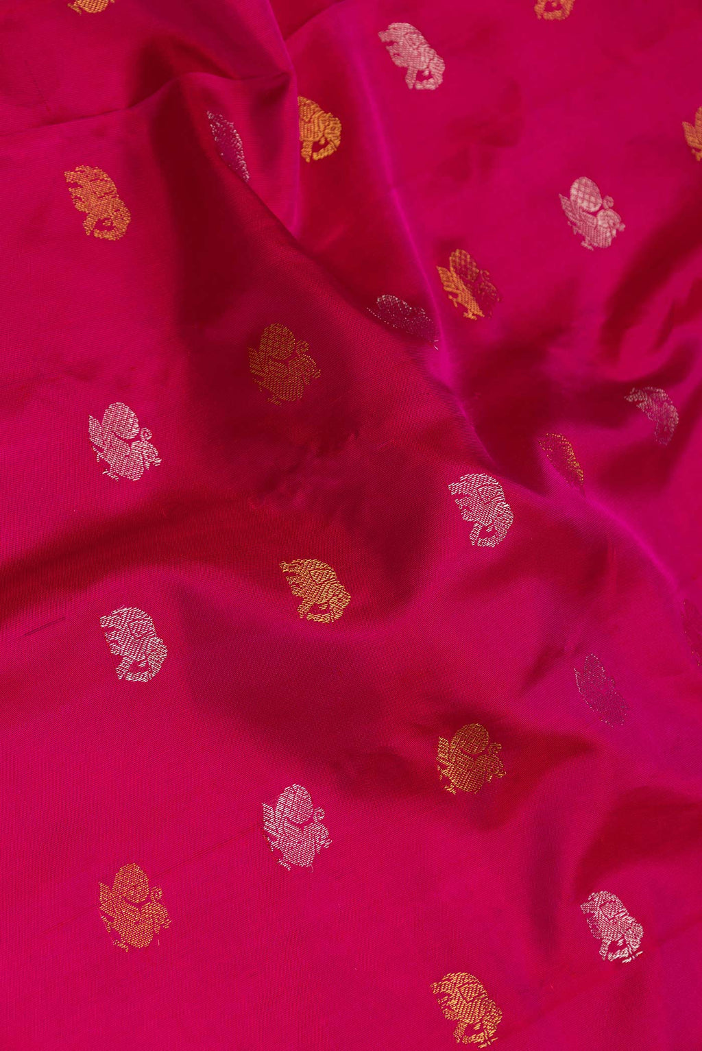 Close up of Pink Dual Tone Gadwal Silk Saree with Zari Butta on the body and Zari Border displaying folds
