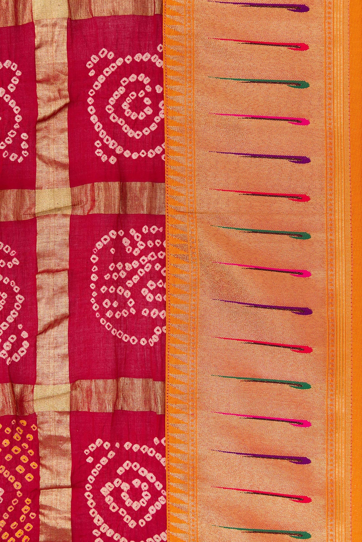 Border image of Maroon Dual Tone Bandhani Georgette Saree with Bandhani Print on the body and Paithani Border. 