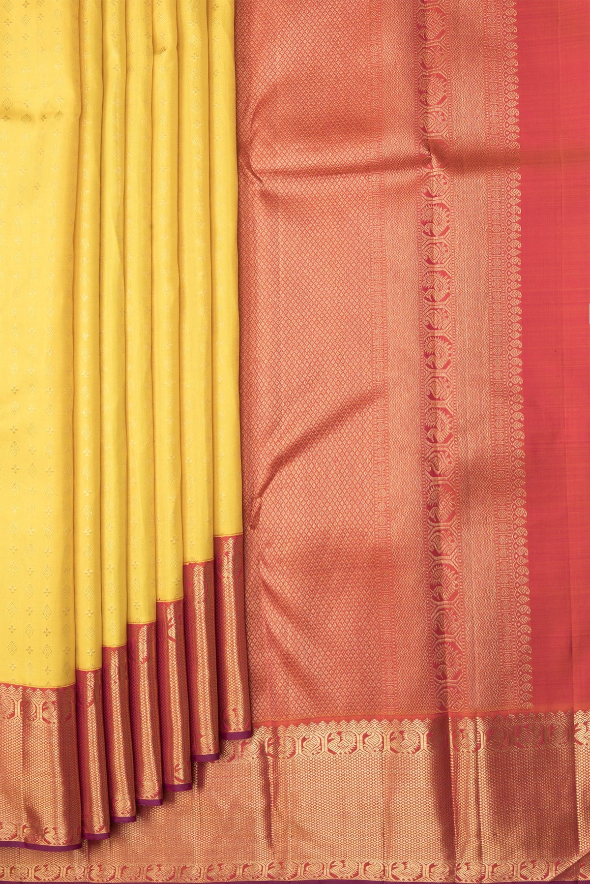 Pleats and pallu of Yellow Dual Tone Kanjivaram Silk Saree with Zari Brocade on the body and Zari Border. 