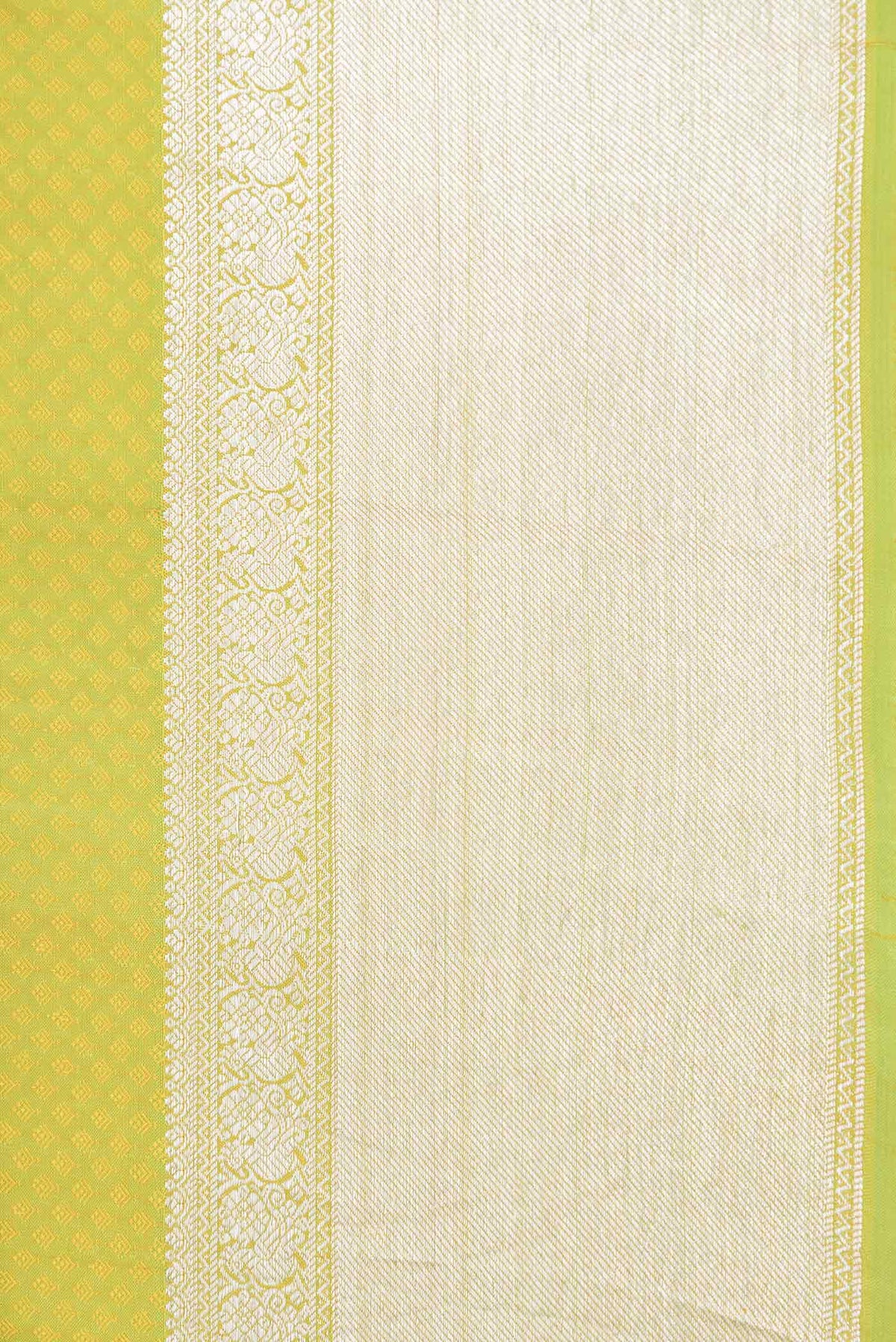 Border image of Parrot Green Dual Tone Kanchipuram Saree with Jacquard design on the body and Zari Border