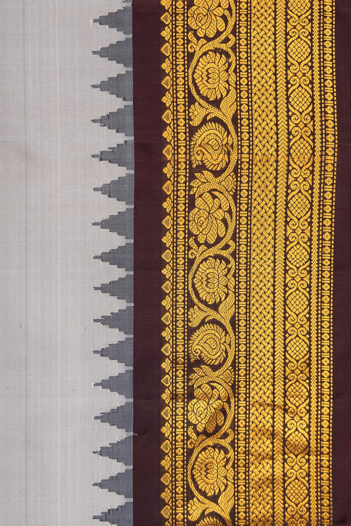 Border image of Grey Dual Tone Gadwal Silk Saree with Zari And Thread Butta on the body and Ganga Jamuna Border. 