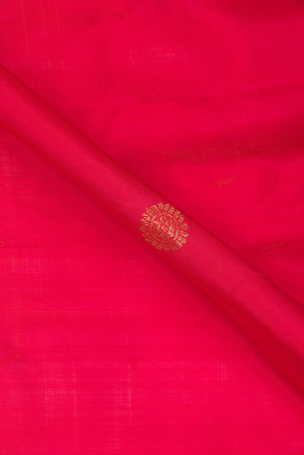 Close up of Pink Dual Tone Gadwal Silk Saree with Zari Butta on the body and Zari Border displaying folds