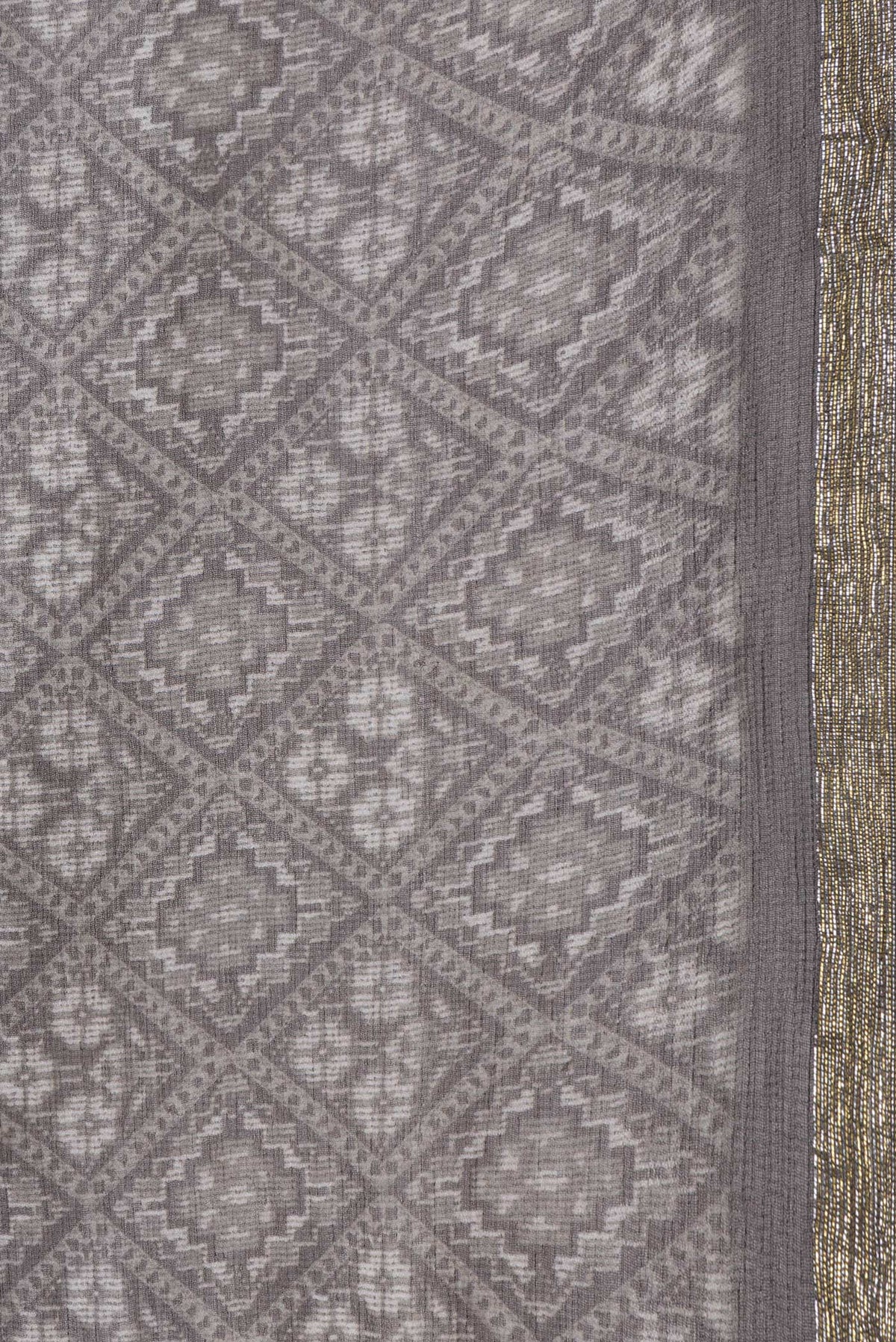 Border image of Grey Dual Tone Chiffon Saree with Printed design on the body and Thin Zari Line. 