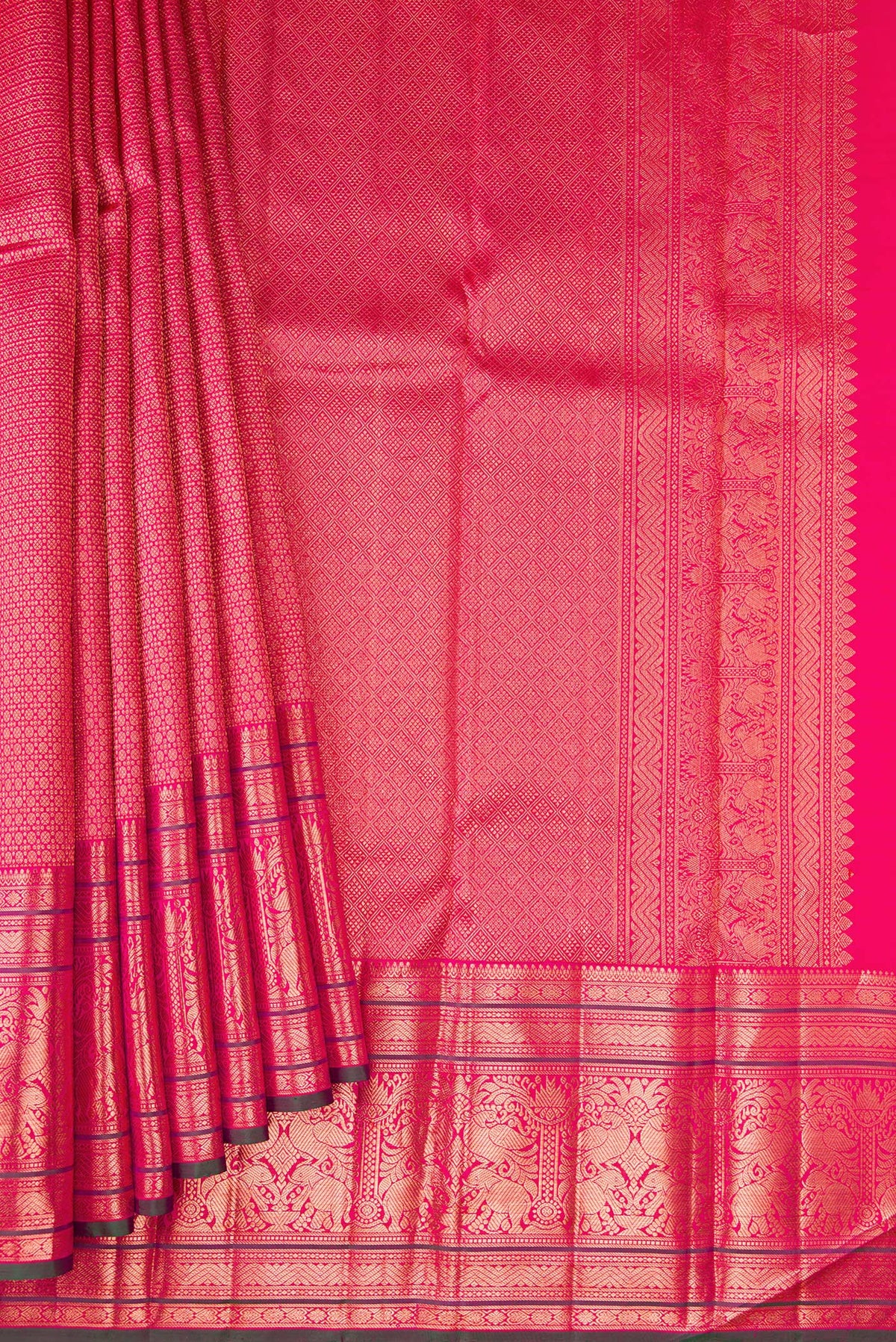 Pleats and pallu of Pink Dual Tone Kanchipuram Silk Saree with Zari Brocade on the body and Zari Border. 
