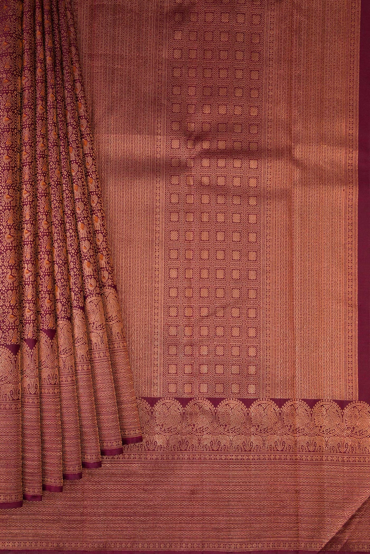 Pleats and pallu of Coffee Brown Dual Tone Kanchipuram Silk Saree with Zari Brocade on the body and Fancy Border. 