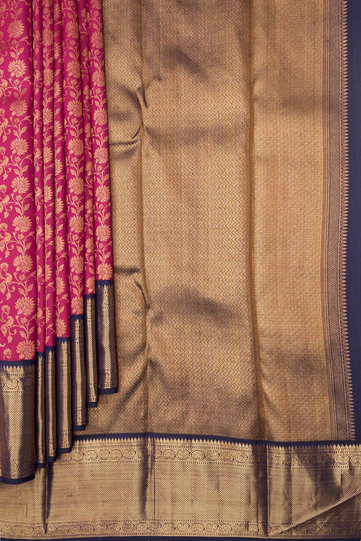 Pleats and pallu of Pink Dual Tone Kanchipuram Silk Saree with Zari Brocade on the body and Zari Border. 
