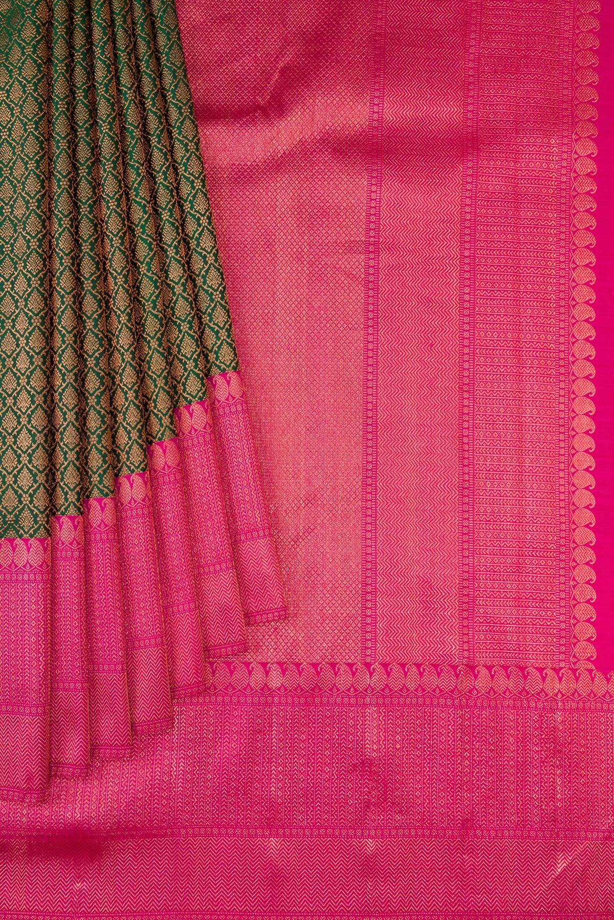 Pleats and pallu of Bottle Green Dual Tone Kanchipuram Silk Saree with Zari Brocade on the body and Zari Border. 