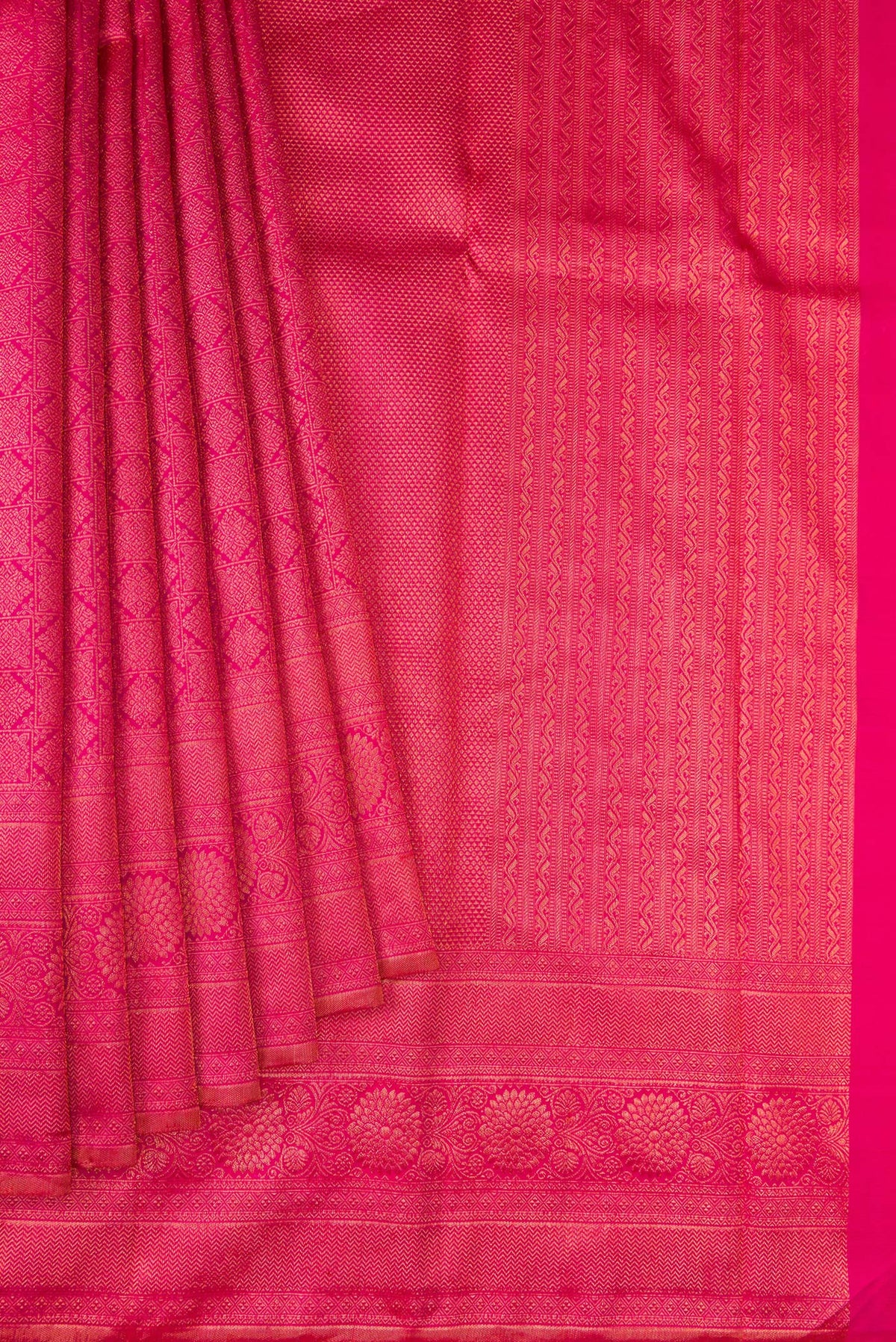 Pleats and pallu of Pink Dual Tone Kanjivaram Silk Saree with Zari Brocade on the body and Zari Border. 