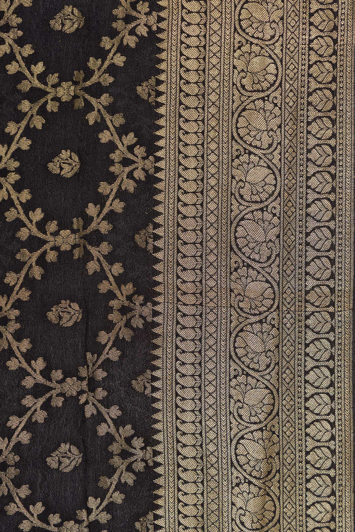 Border image of Black Dual Tone Mysore Georgette Saree with Zari Brocade on the body and Zari Border. 