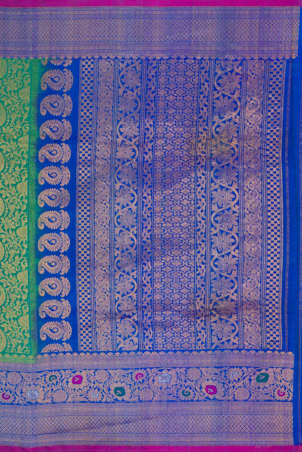 Close up image of the pallu of Green Dual Tone Gadwal Silk Saree with Zari Brocade on the body and Zari Border