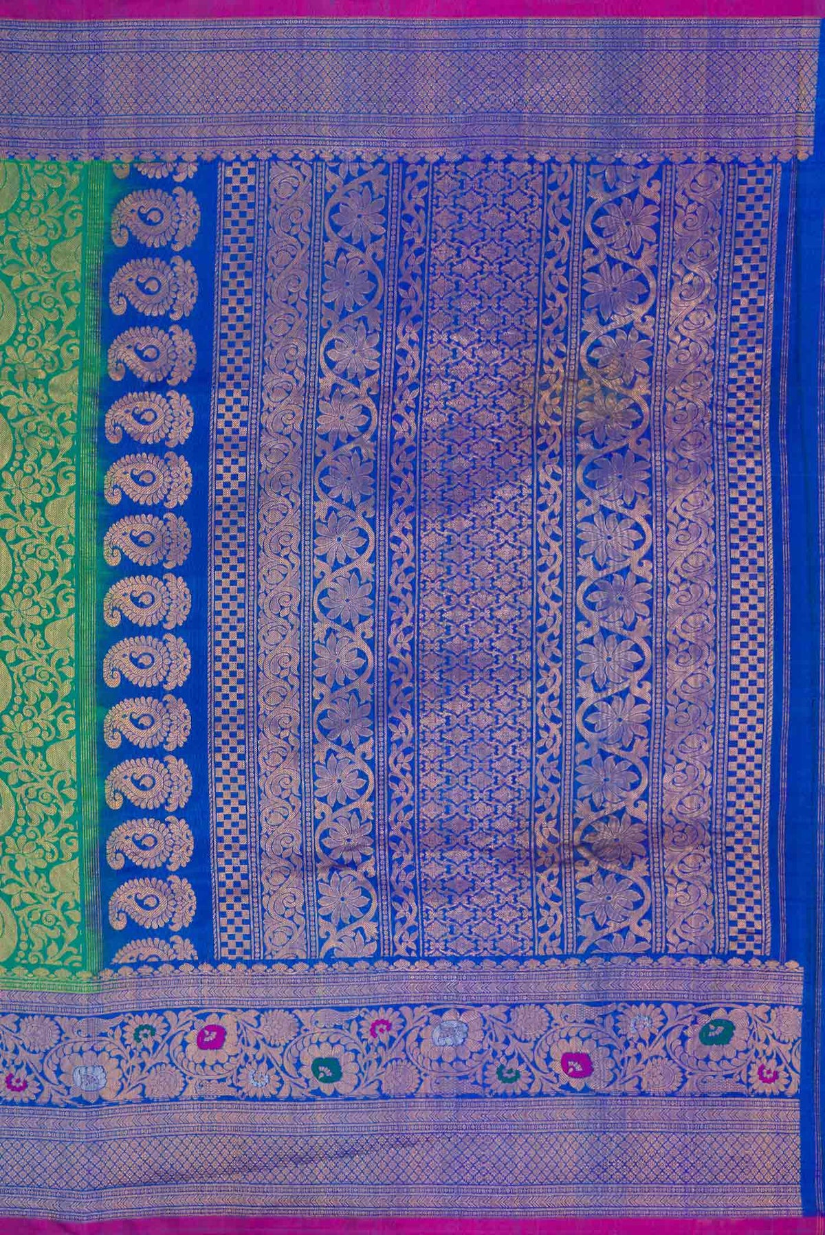 Close up image of the pallu of Green Dual Tone Gadwal Silk Saree with Zari Brocade on the body and Zari Border