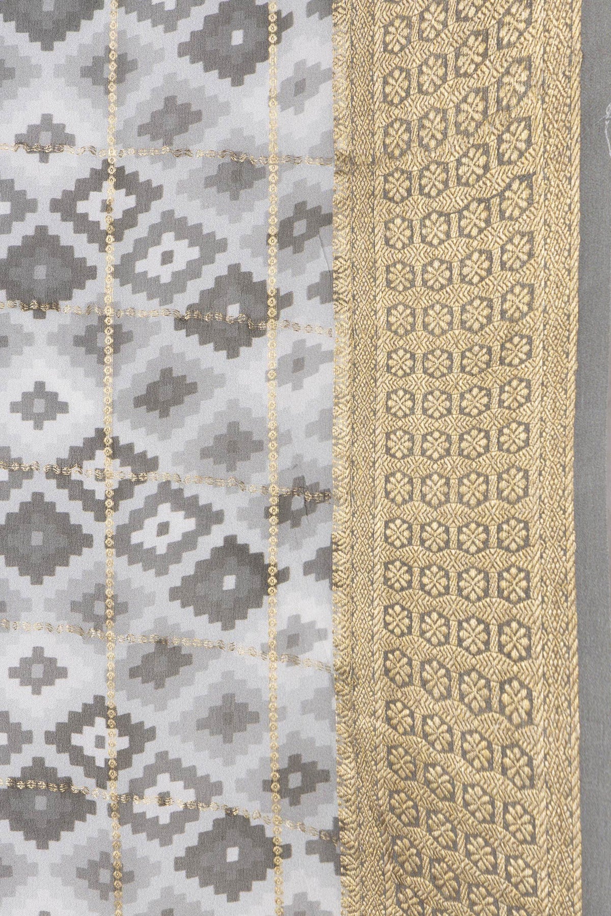 Border image of Grey Dual Tone Mysore Georgette Saree with Checked design on the body and Zari Border. 