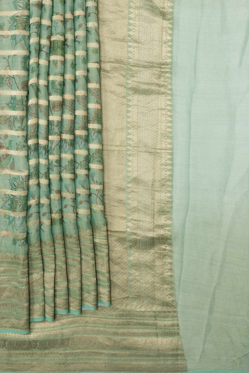 Pleats and pallu of Green Dual Tone Mysore Georgette Saree with Printed design on the body and Zari Border