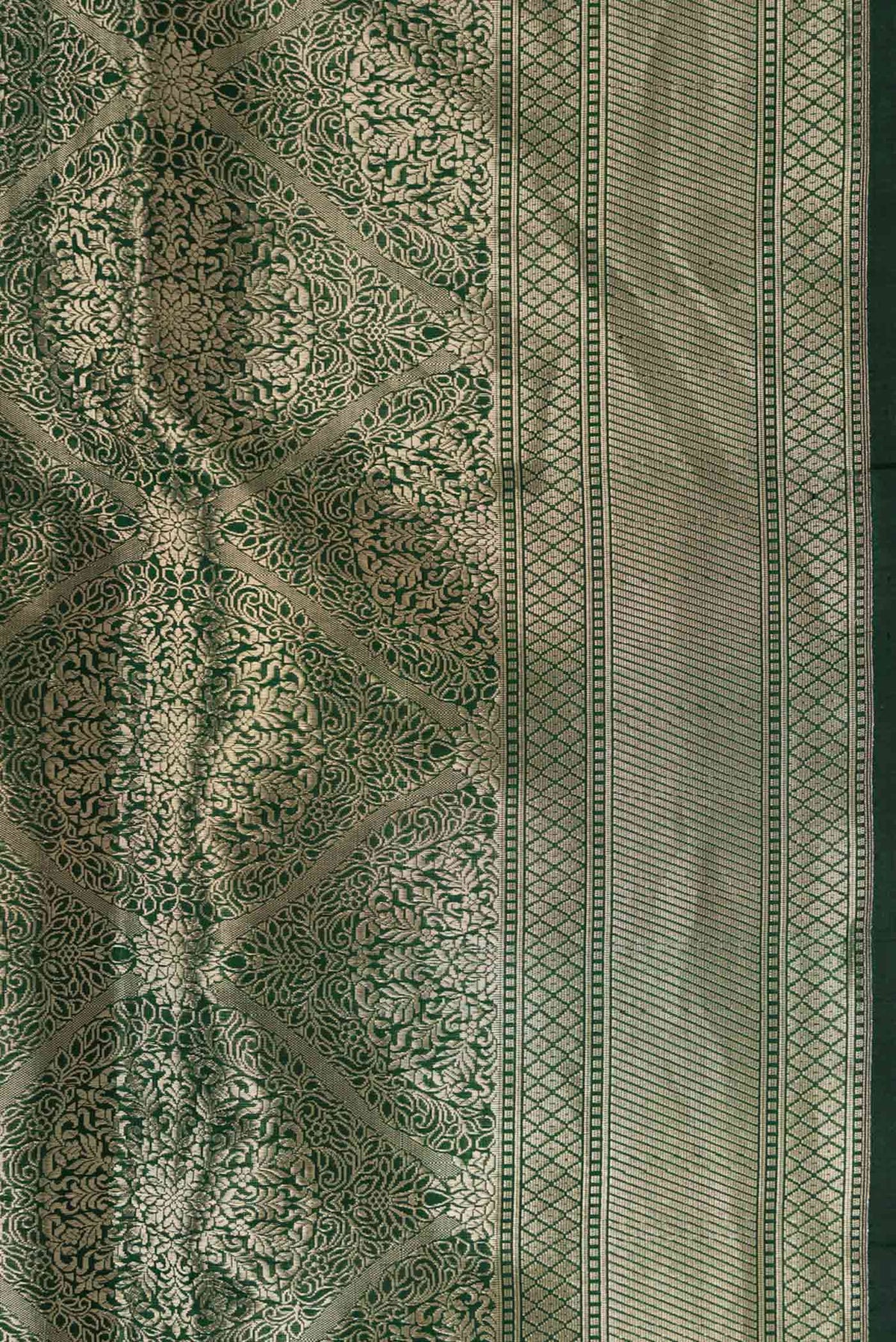 Border image of Bottle Green Dual Tone Banarasi Silk Saree with Zari Brocade on the body and Zari Border. 
