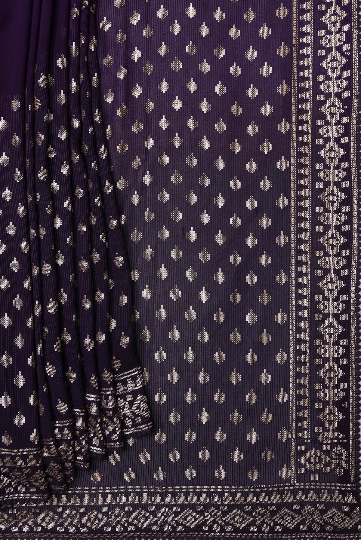 Pleats and pallu of Violet Dual Tone Georgette Saree with Embroidery on the body and Embroidery Border. 