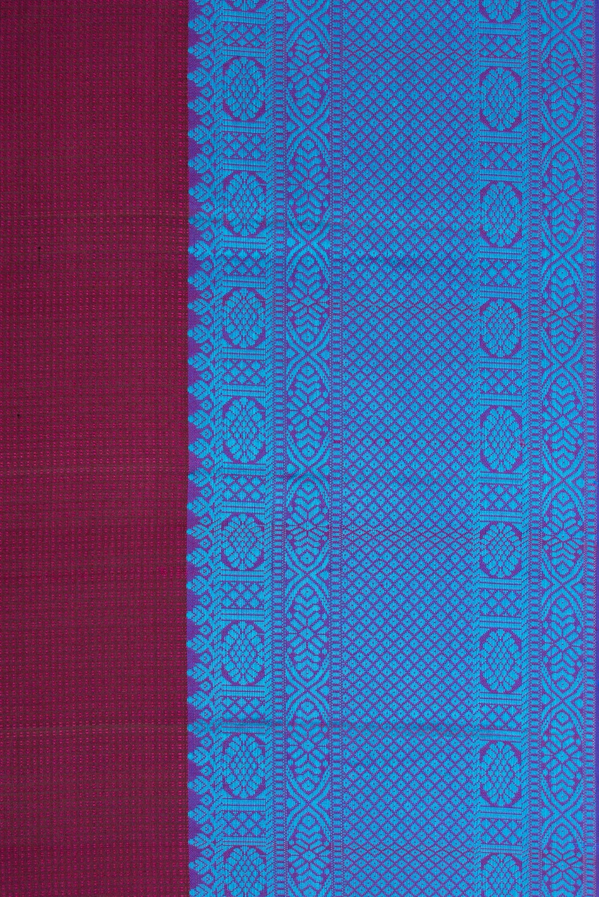Border image of Magenta Dual Tone Kanchipuram Silk Saree with Jacquard design on the body and Thread Border. 