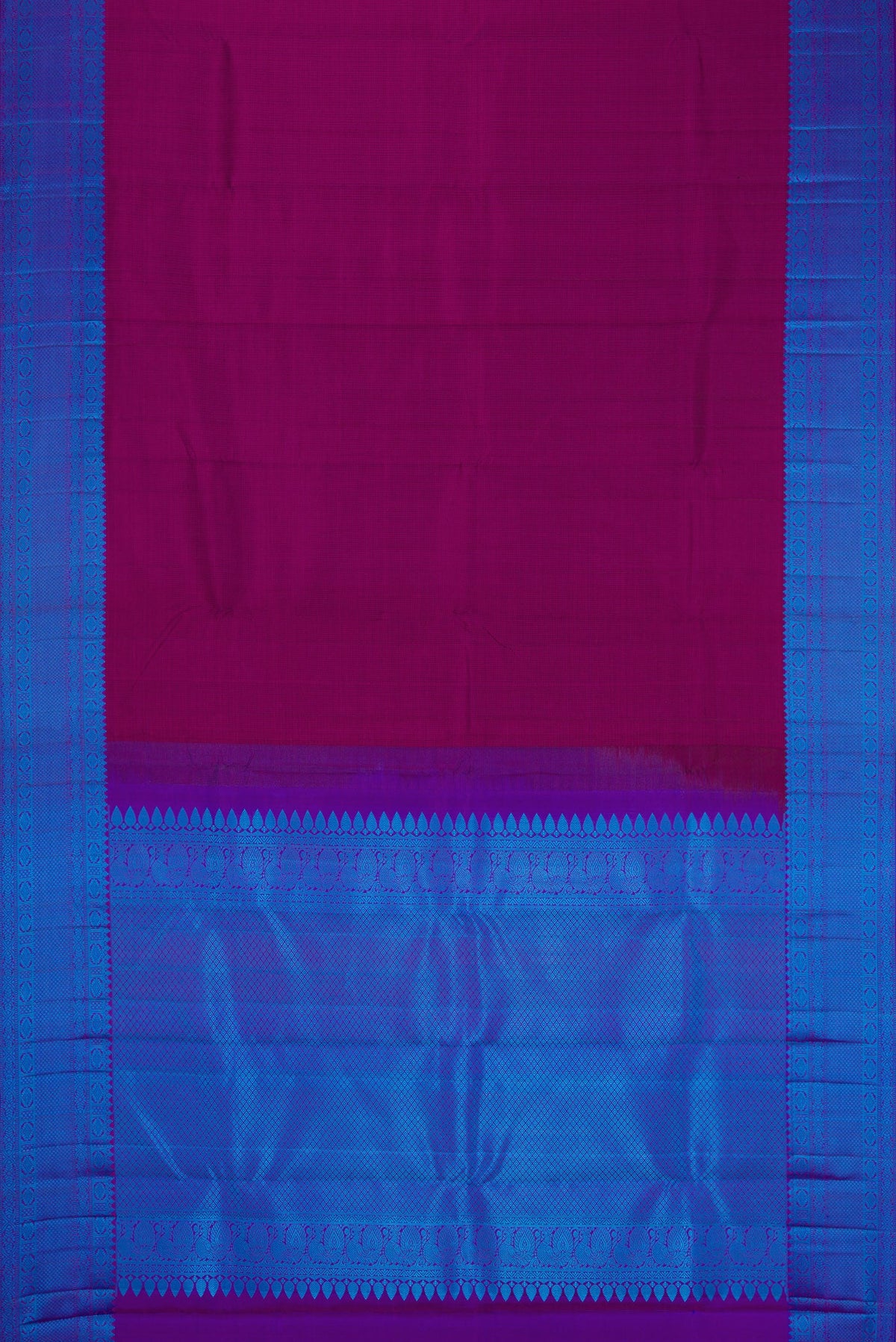 Flat view of Magenta Dual Tone Kanchipuram Silk Saree with Jacquard design on the body and Thread Border. 