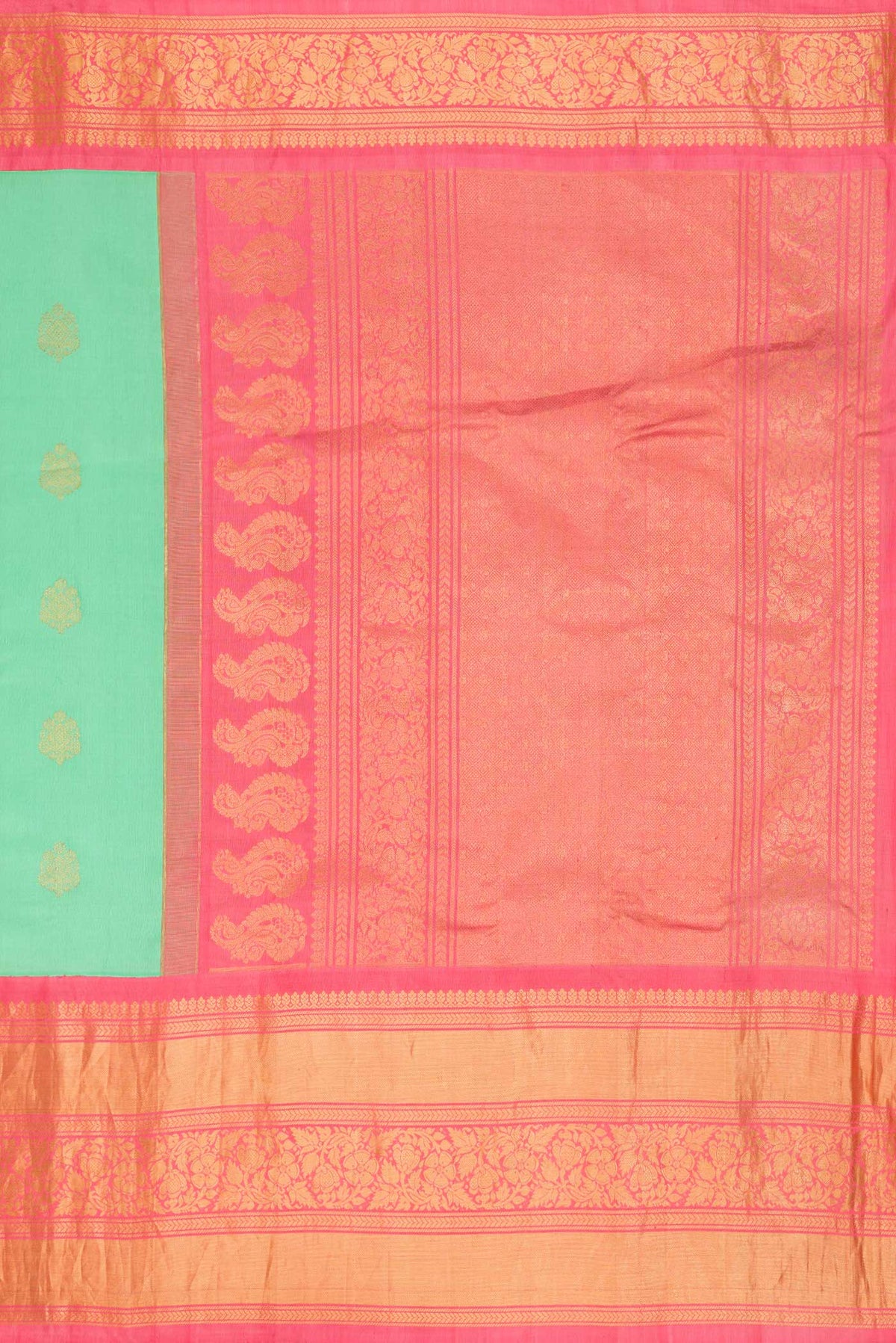 Close up image of the pallu of Sea Green Dual Tone Gadwal Silk Saree with Zari Butta on the body and Zari Border