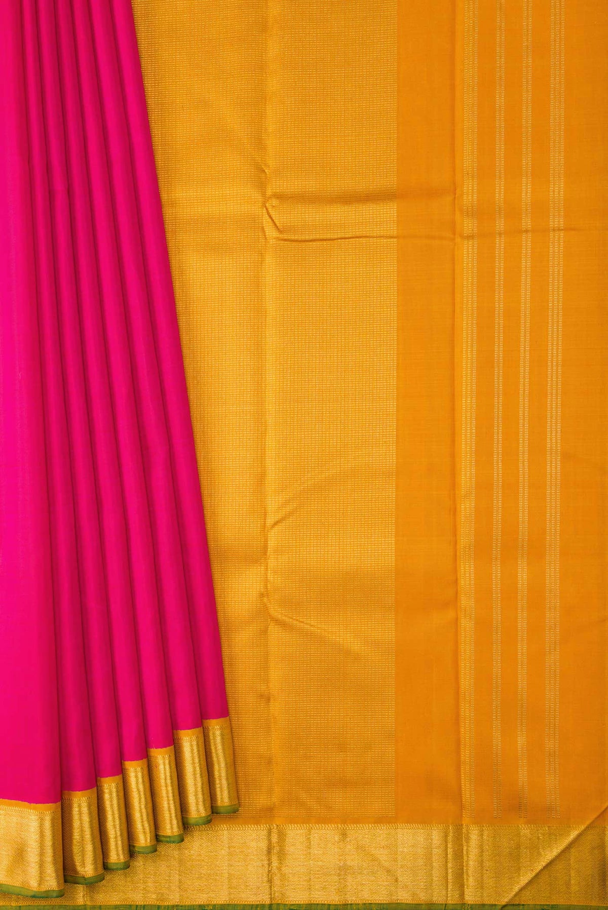 Pleats and pallu of Dark Pink Dual Tone Kanchipuram Silk Saree with Plain Body and Zari Border