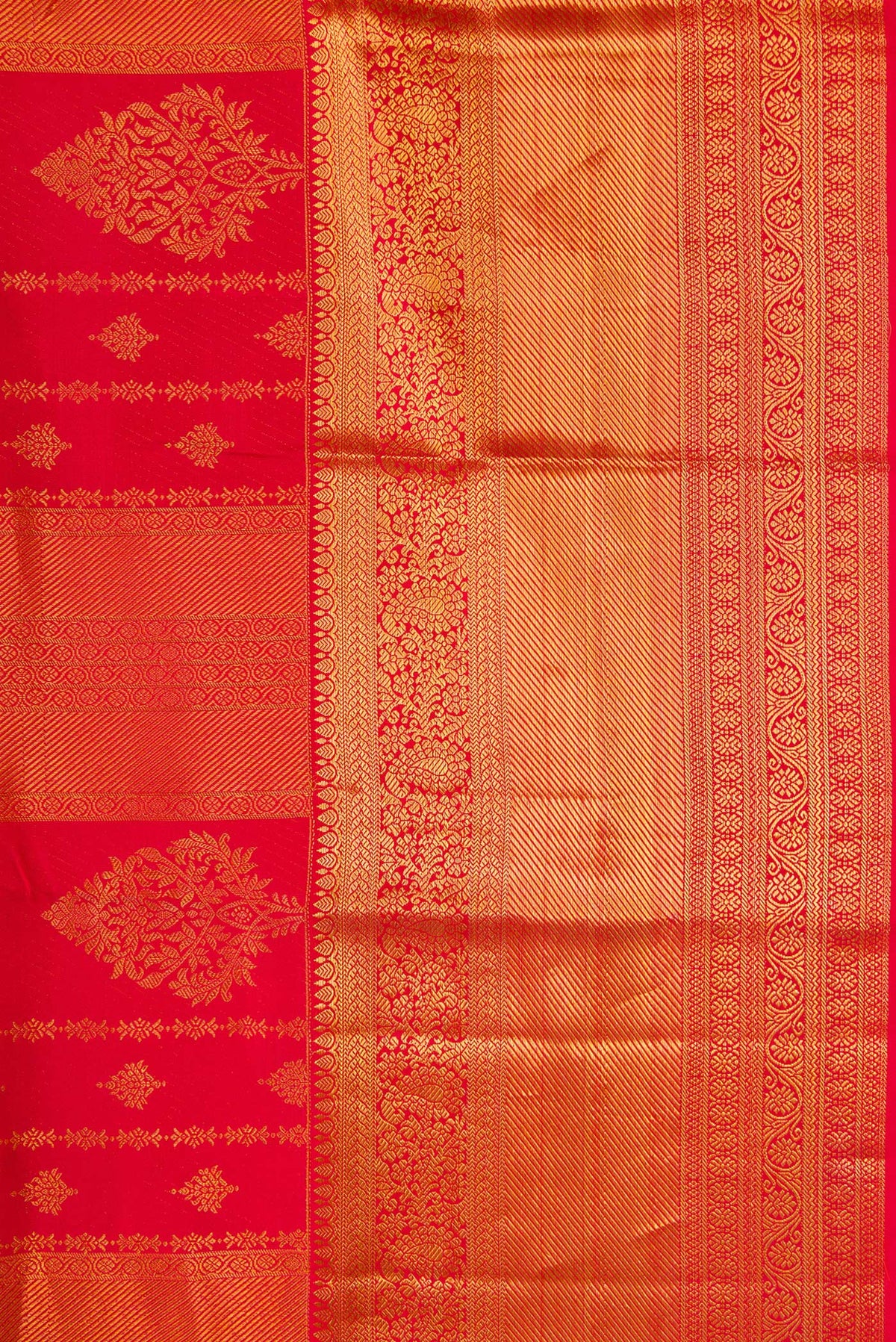 Border image of Dark Pink Dual Tone Kanjivaram Silk Saree with Zari Brocade on the body and Zari Border. 
