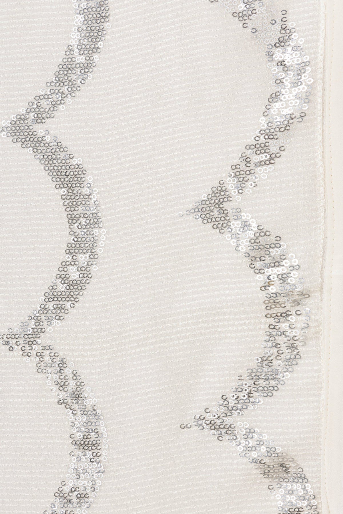 Border image of Beige Dual Tone Mysore Georgette Saree with Embroidery on the body and Without Border. 