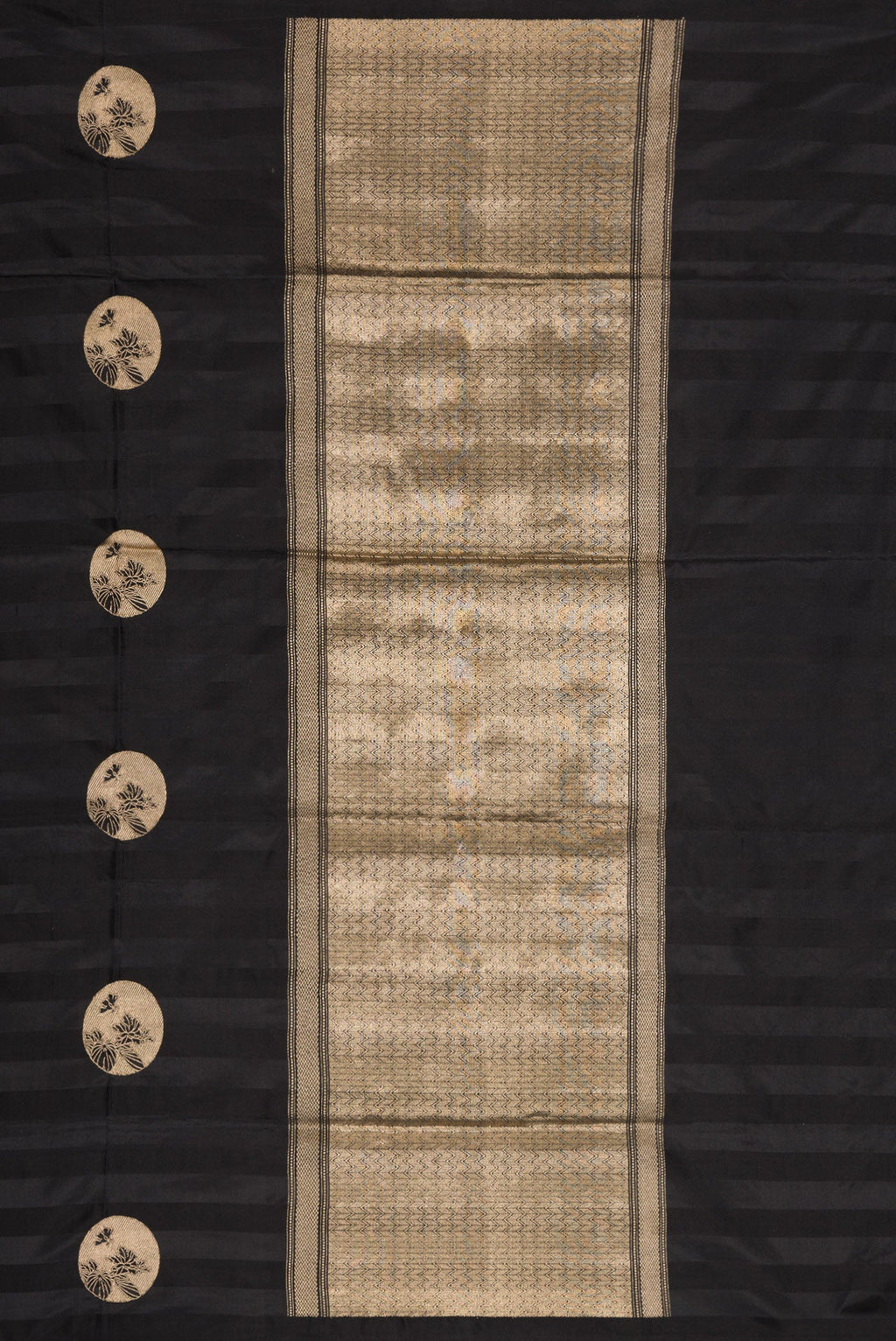 Close up image of the pallu of Black Dual Tone Banarasi Silk Saree with Zari Butta on the body and Without Border. 