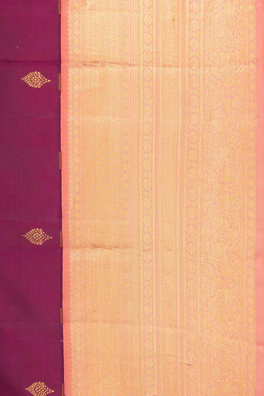 Border image of Magenta Dual Tone Kanchipuram Saree with Zari Butta on the body and Zari Border