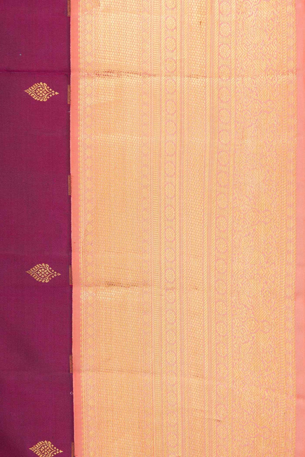 Border image of Magenta Dual Tone Kanchipuram Saree with Zari Butta on the body and Zari Border