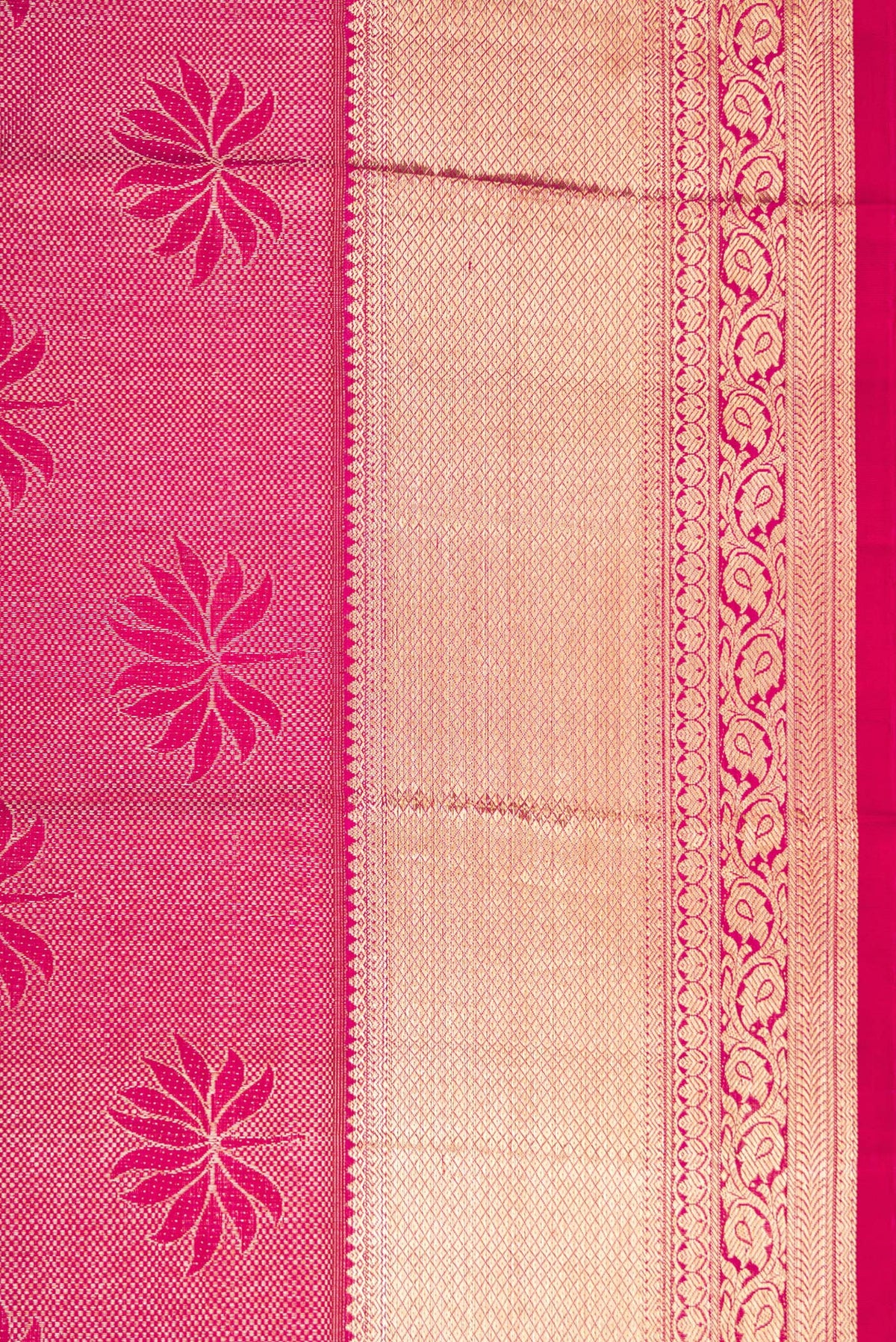 Border image of Pink Dual Tone Kanchipuram Silk Saree with Zari Brocade on the body and Zari Border. 
