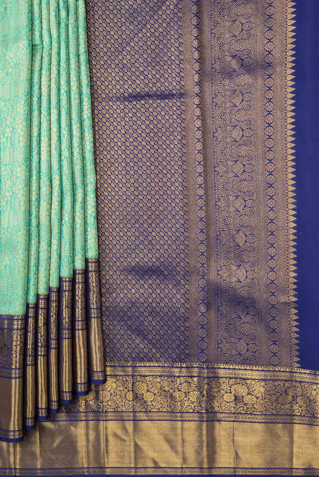 Pleats and pallu of Sea Green Dual Tone Kanchipuram Silk Saree with Zari Brocade on the body and Zari Border