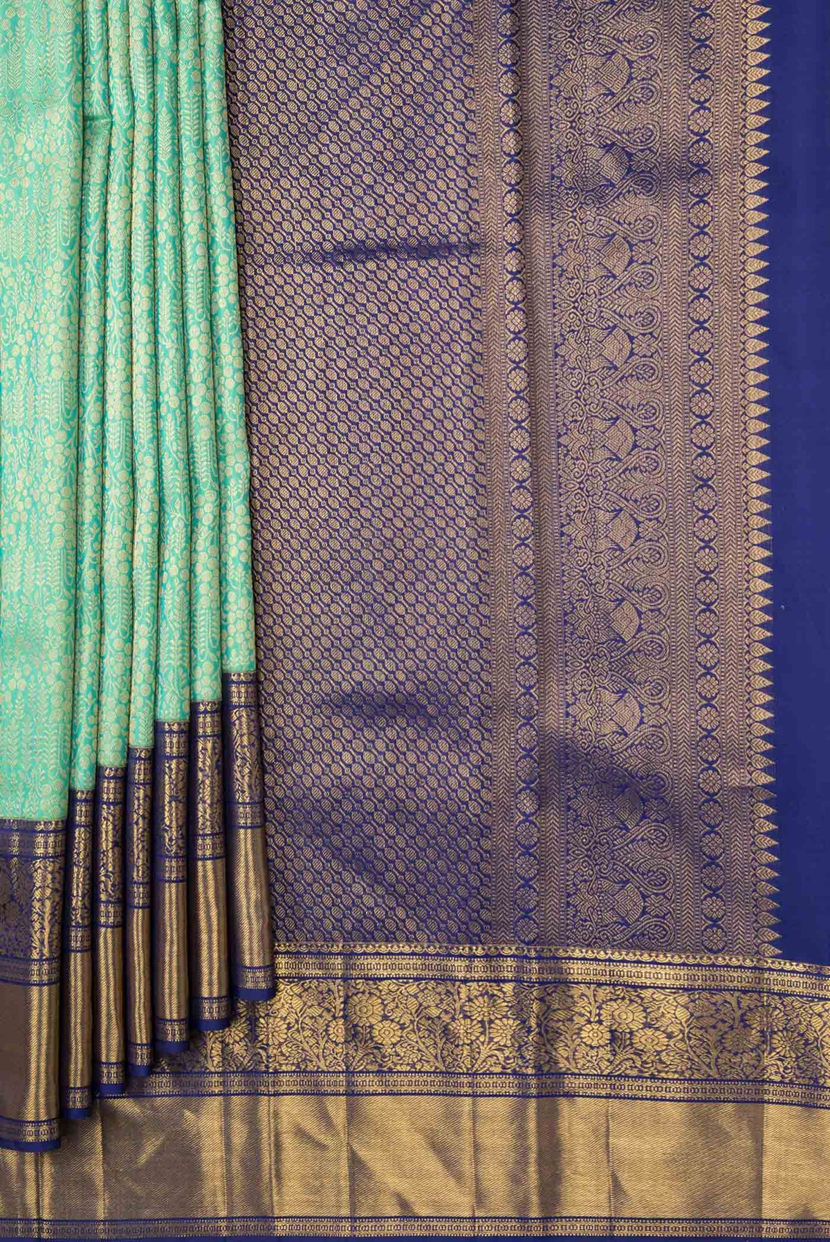 Pleats and pallu of Sea Green Dual Tone Kanchipuram Silk Saree with Zari Brocade on the body and Zari Border