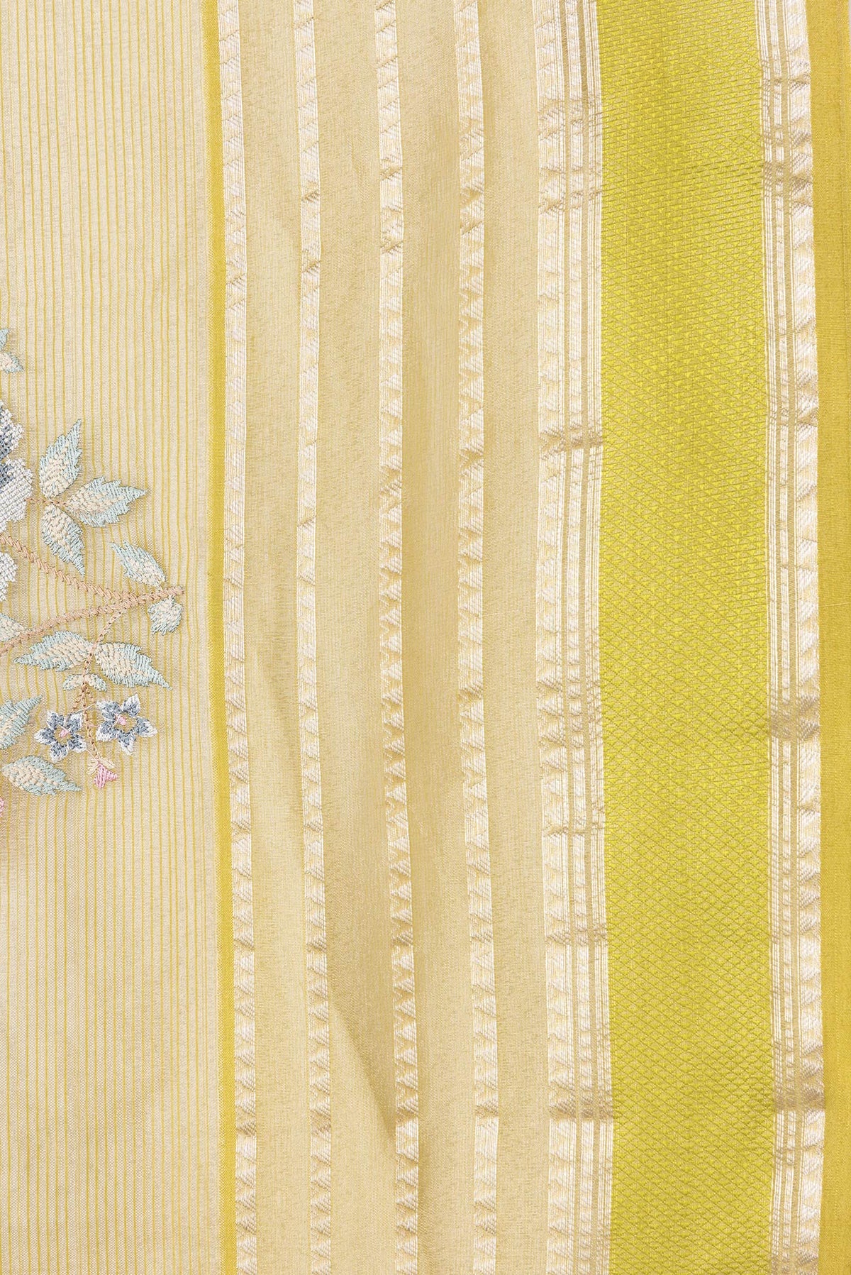 Border image of Mehandi Green Dual Tone Organza Silk Saree with Embroidery on the body and Zari And Thread Border. 