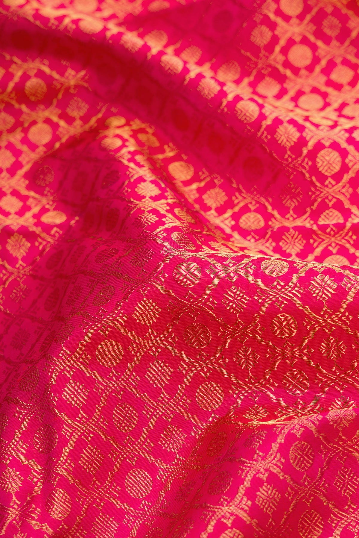 Close up of Pure Silk Pure Zari Pink Dual Tone Kanjivaram Saree with Zari Brocade on the body and Zari Border.  displaying folds