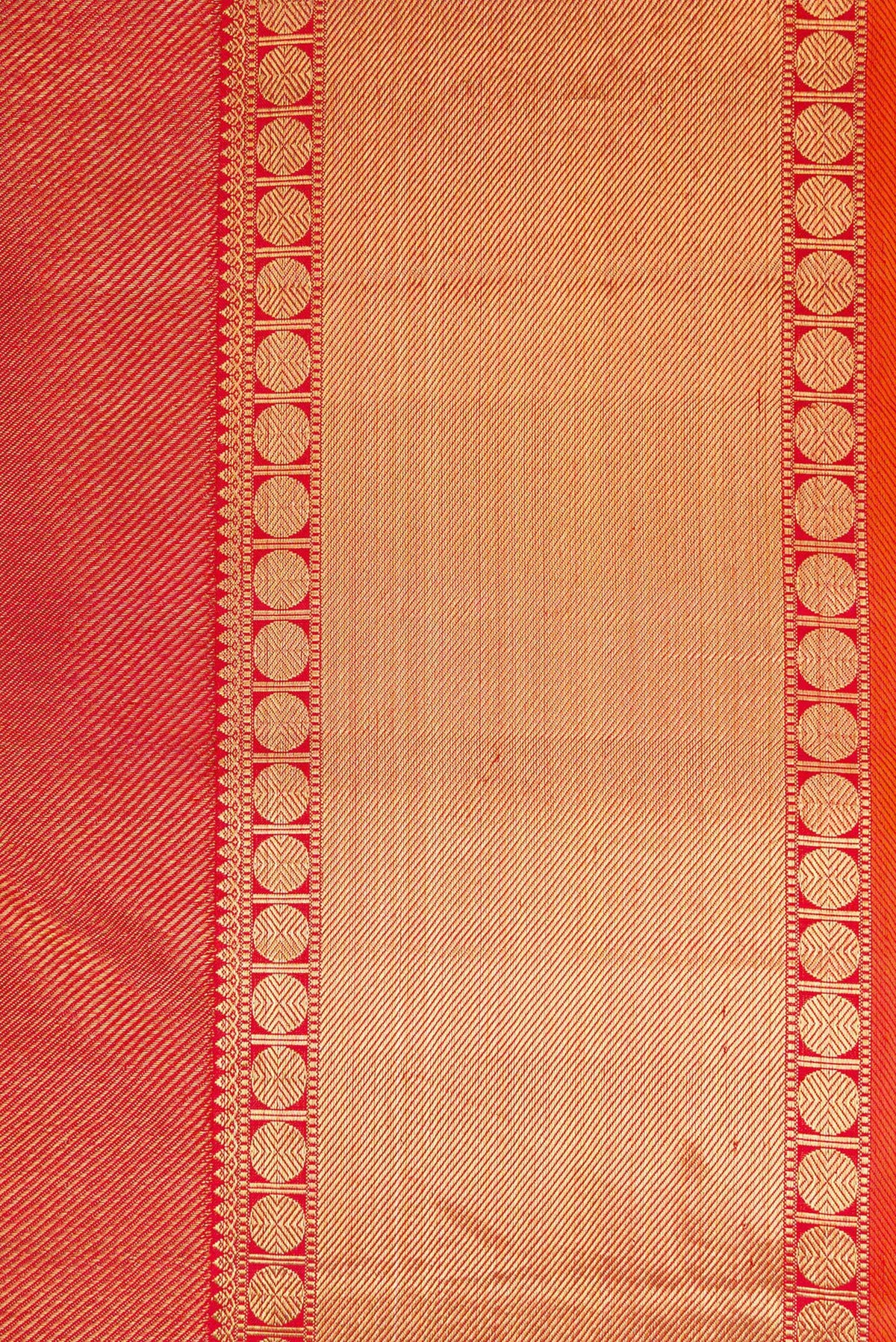 Border image of Pure Silk Pure Zari Red Dual Tone Kanjivaram Saree with Zari Brocade on the body and Zari Border. 