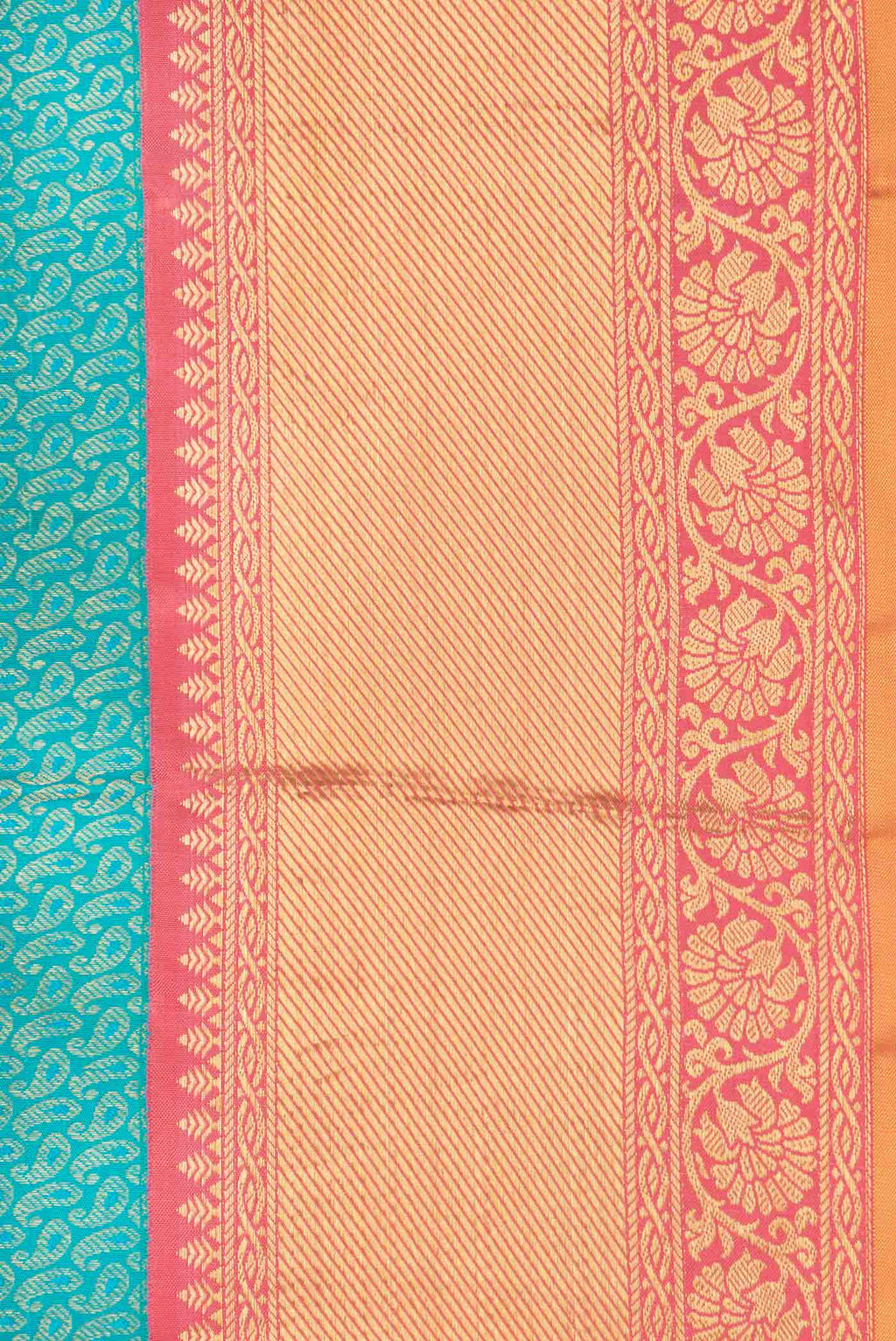 Border image of Pure Silk Pure Zari Green Dual Tone Kanchipuram Saree with Zari Brocade on the body and Zari Border