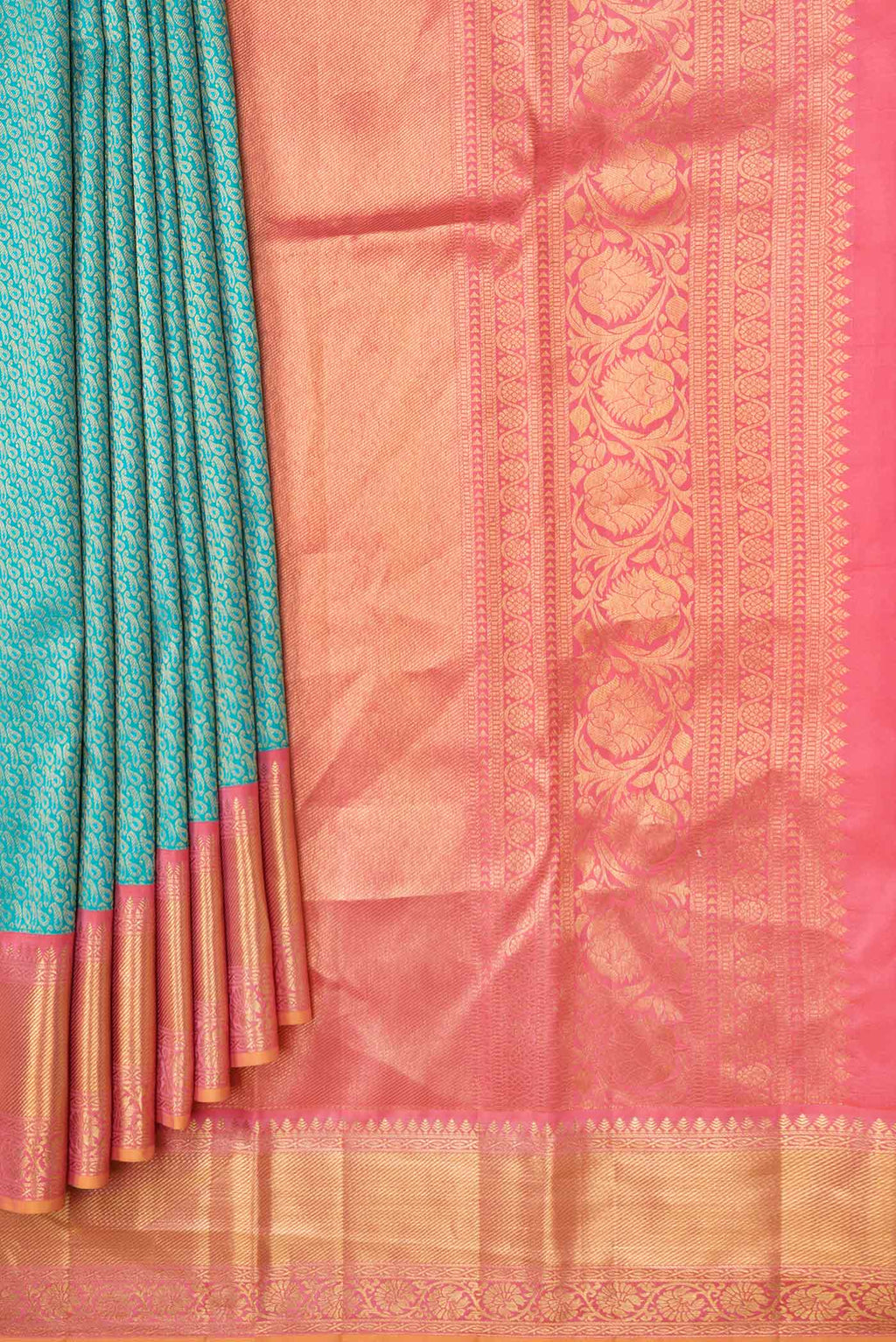 Pleats and pallu of Pure Silk Pure Zari Green Dual Tone Kanchipuram Saree with Zari Brocade on the body and Zari Border
